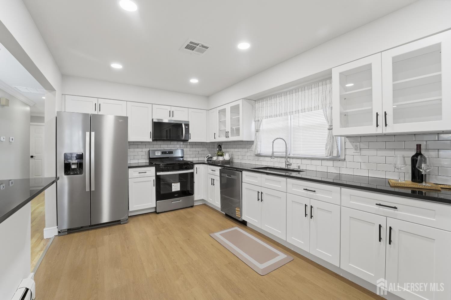 Bayonne, New Jersey, 07002, United States, ,Residential,For Sale,1992894