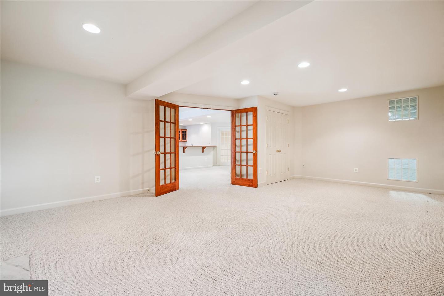 Gaithersburg, Maryland, 20878, United States, 5 Bedrooms Bedrooms, ,5 BathroomsBathrooms,Residential,For Sale,1907649