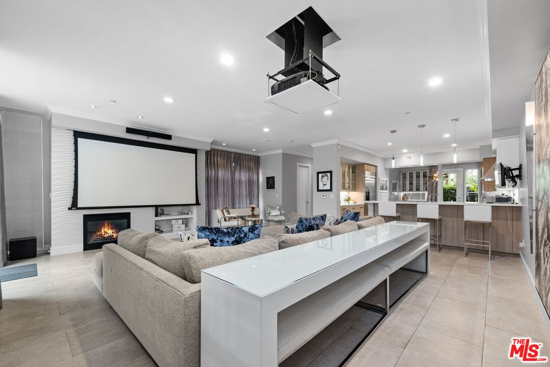 Los Angeles, California, 90094, United States, 3 Bedrooms Bedrooms, ,4 BathroomsBathrooms,Residential,For Sale,1947041