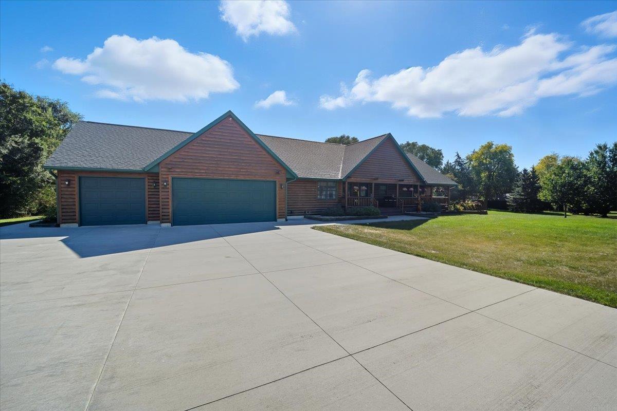 Independence, Iowa, 50644, United States, 3 Bedrooms Bedrooms, ,2 BathroomsBathrooms,Residential,For Sale,1982110