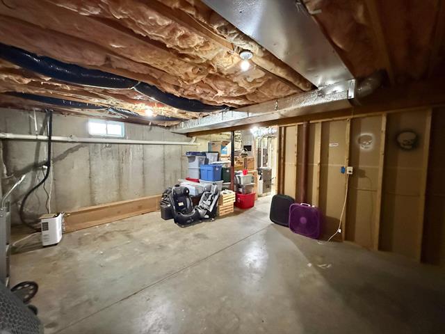 Weare, New Hampshire, 03281, United States, 3 Bedrooms Bedrooms, ,2 BathroomsBathrooms,Residential,For Sale,1979448