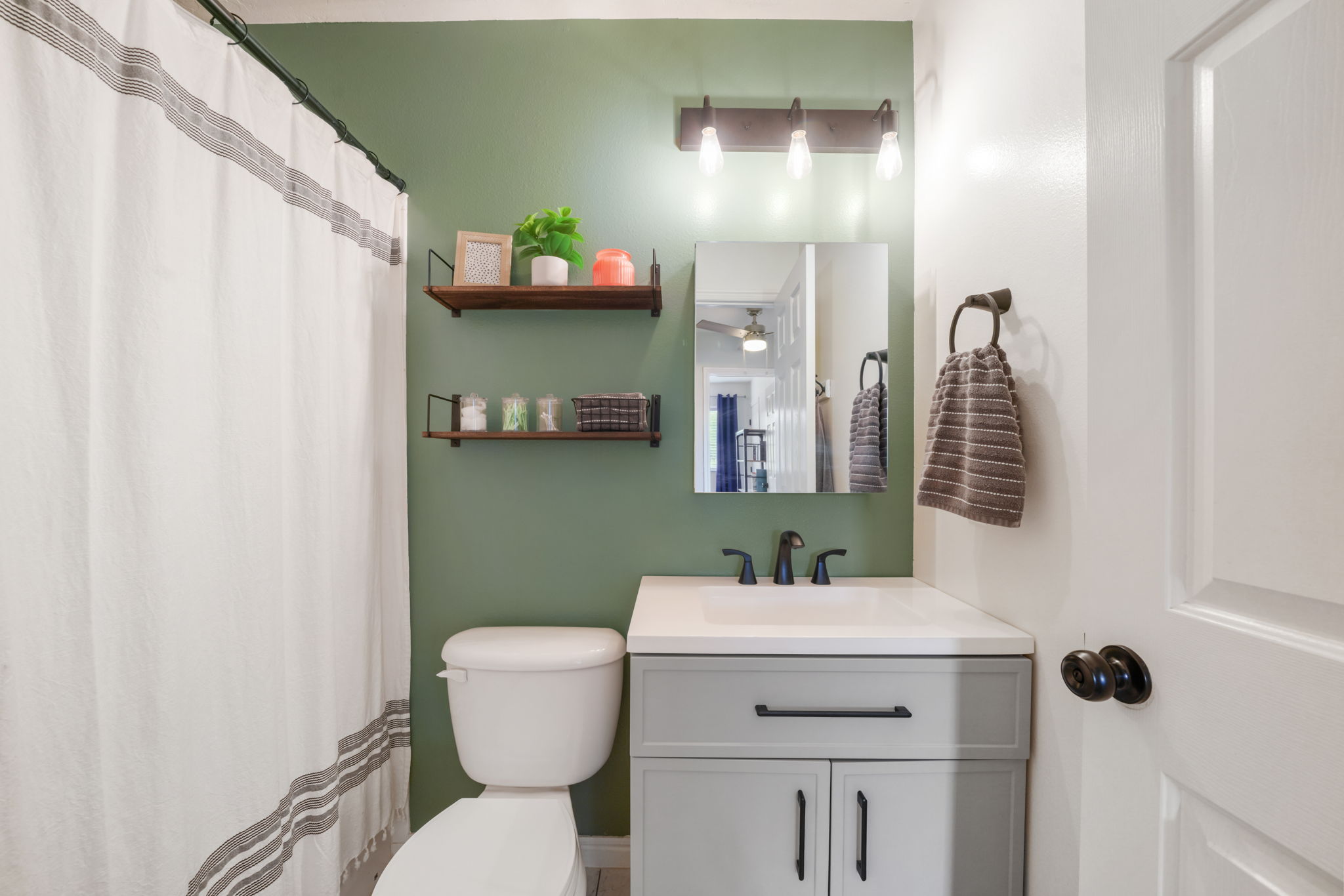 Lehi, Utah, 84043, United States, 4 Bedrooms Bedrooms, ,3 BathroomsBathrooms,Residential,For Sale,1973870