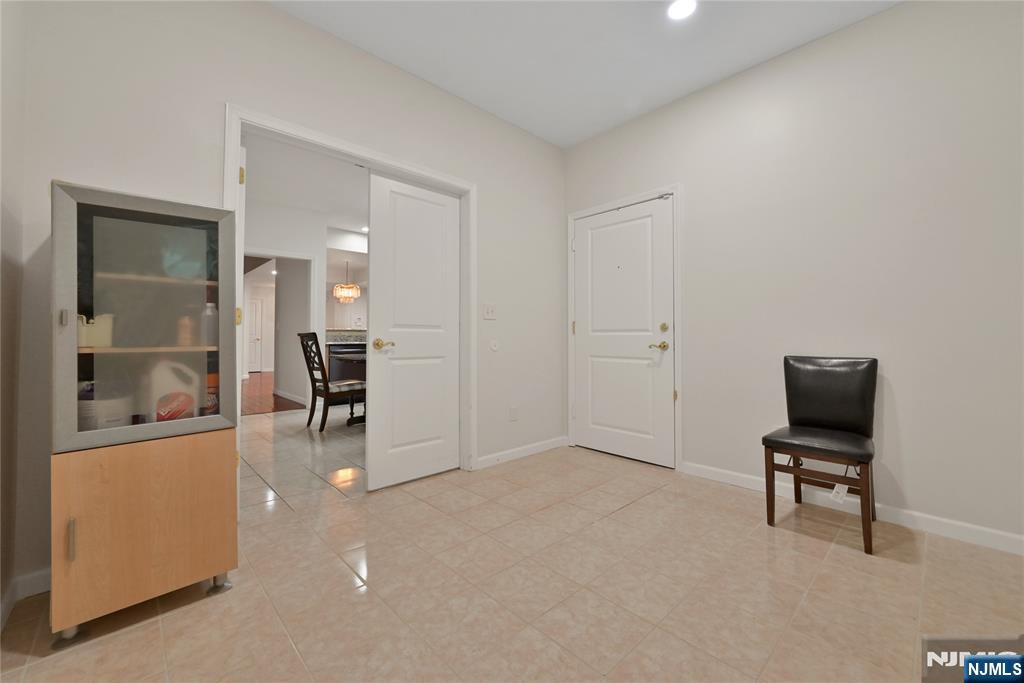 Rochelle Park, New Jersey, 07662, United States, 2 Bedrooms Bedrooms, ,3 BathroomsBathrooms,Residential,For Sale,1906079