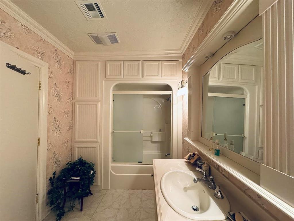 Chickasha, Oklahoma, 73018, United States, 7 Bedrooms Bedrooms, ,7 BathroomsBathrooms,Residential,For Sale,1921777