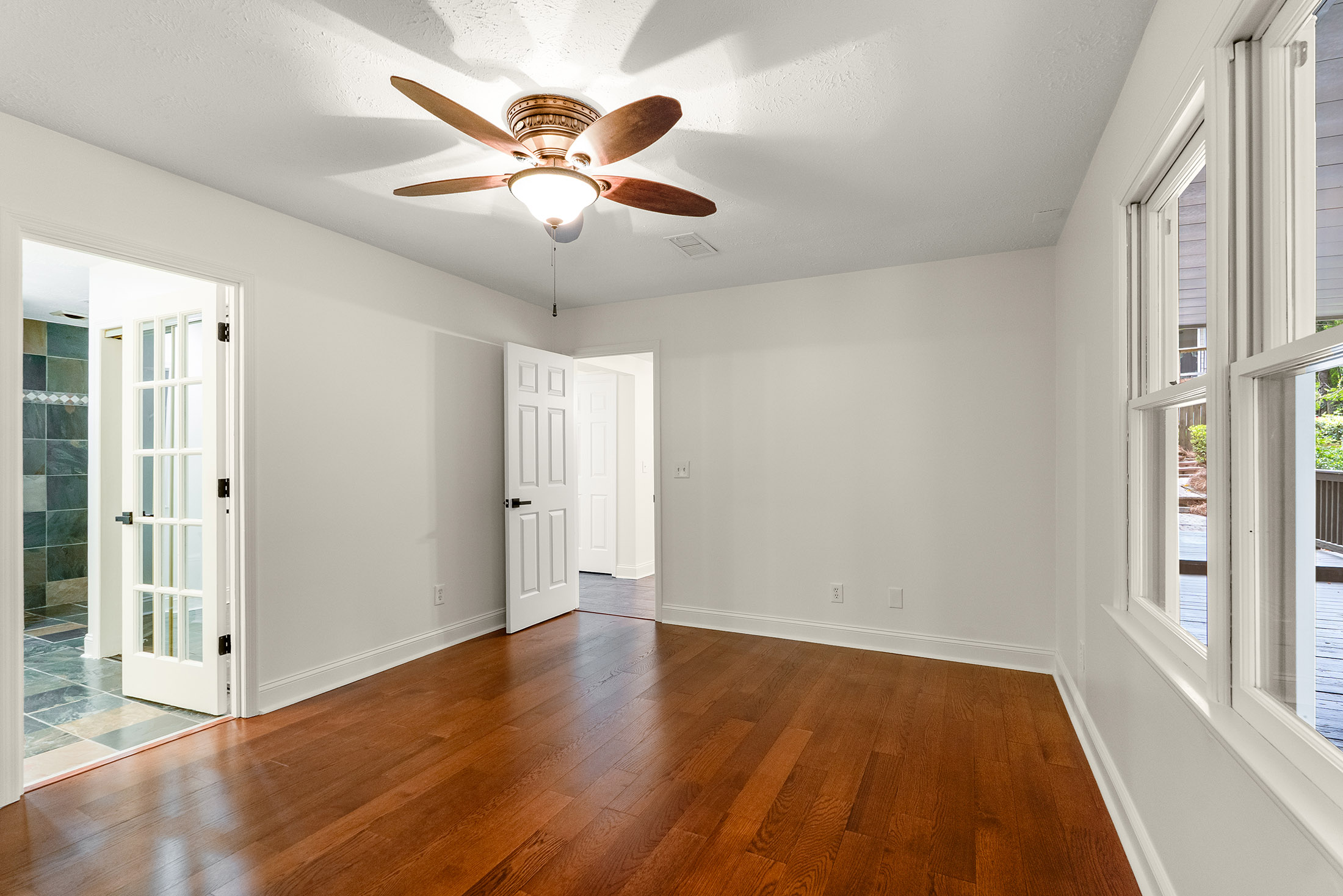  Exceptional Value in Mannings Ridge with Major Updates Throughout - 物件實景