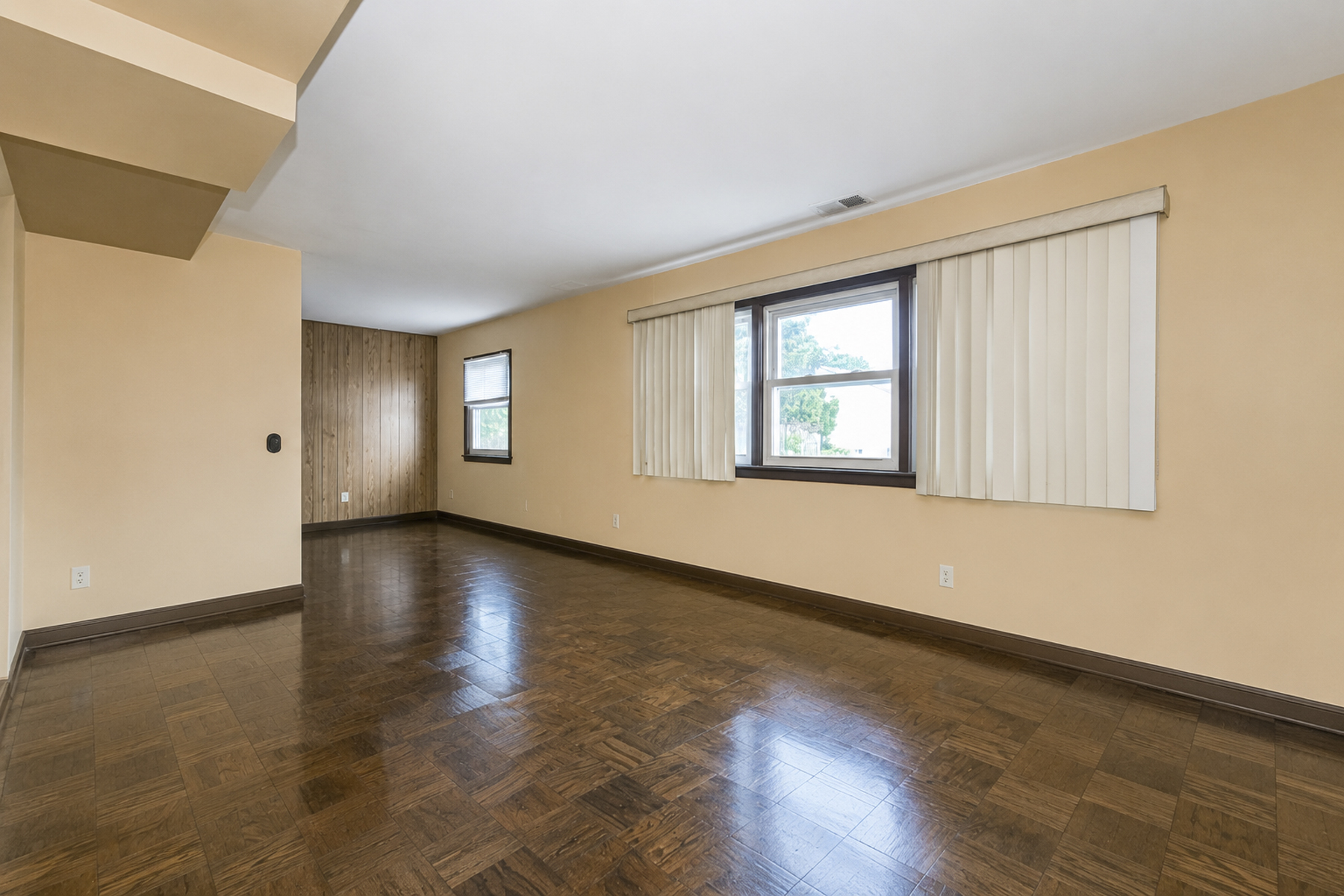  627 Lamoka Ave - 物件實景