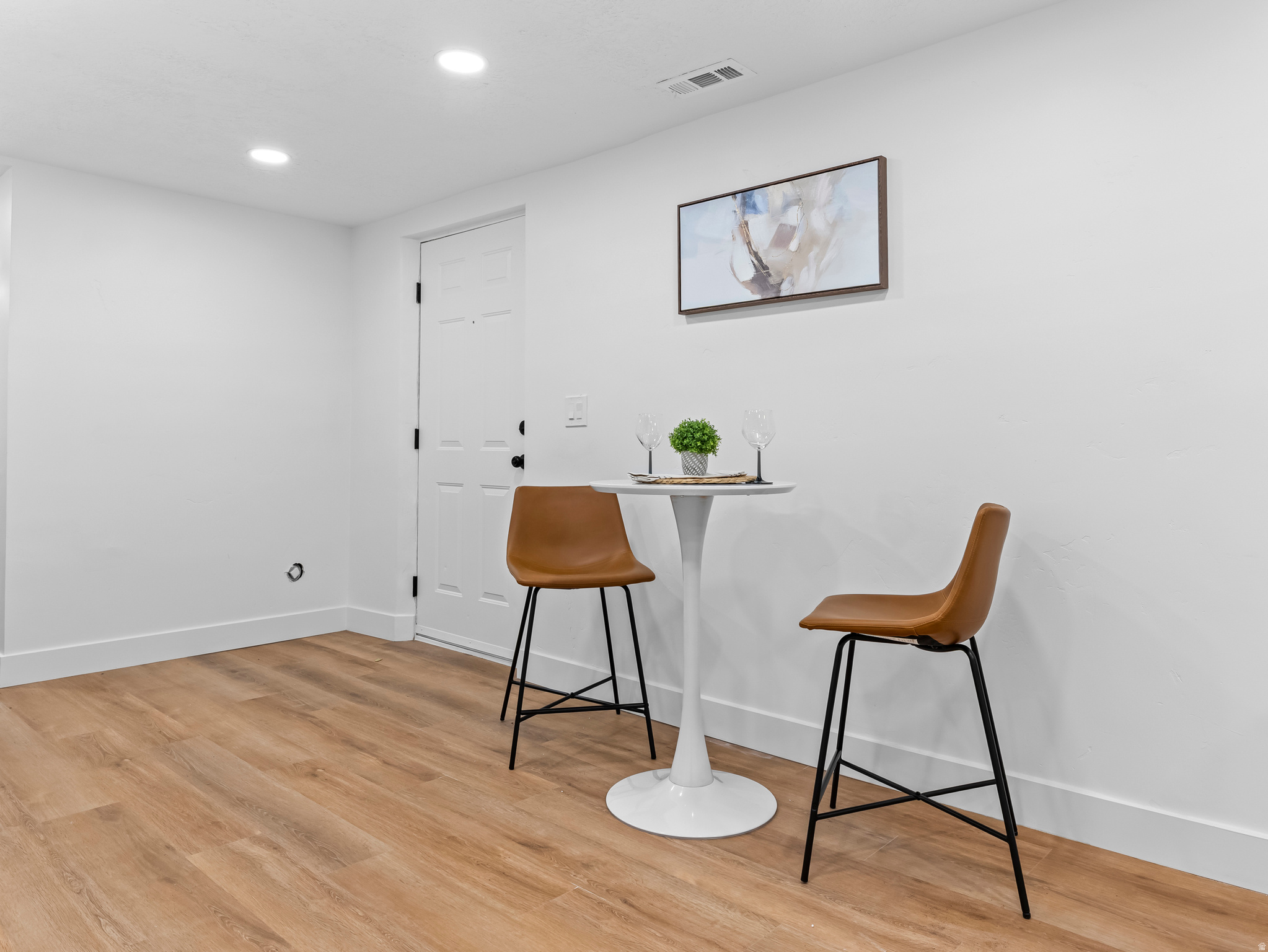 Murray, Utah, 84117, United States, 6 Bedrooms Bedrooms, ,2 BathroomsBathrooms,Residential,For Sale,1989540