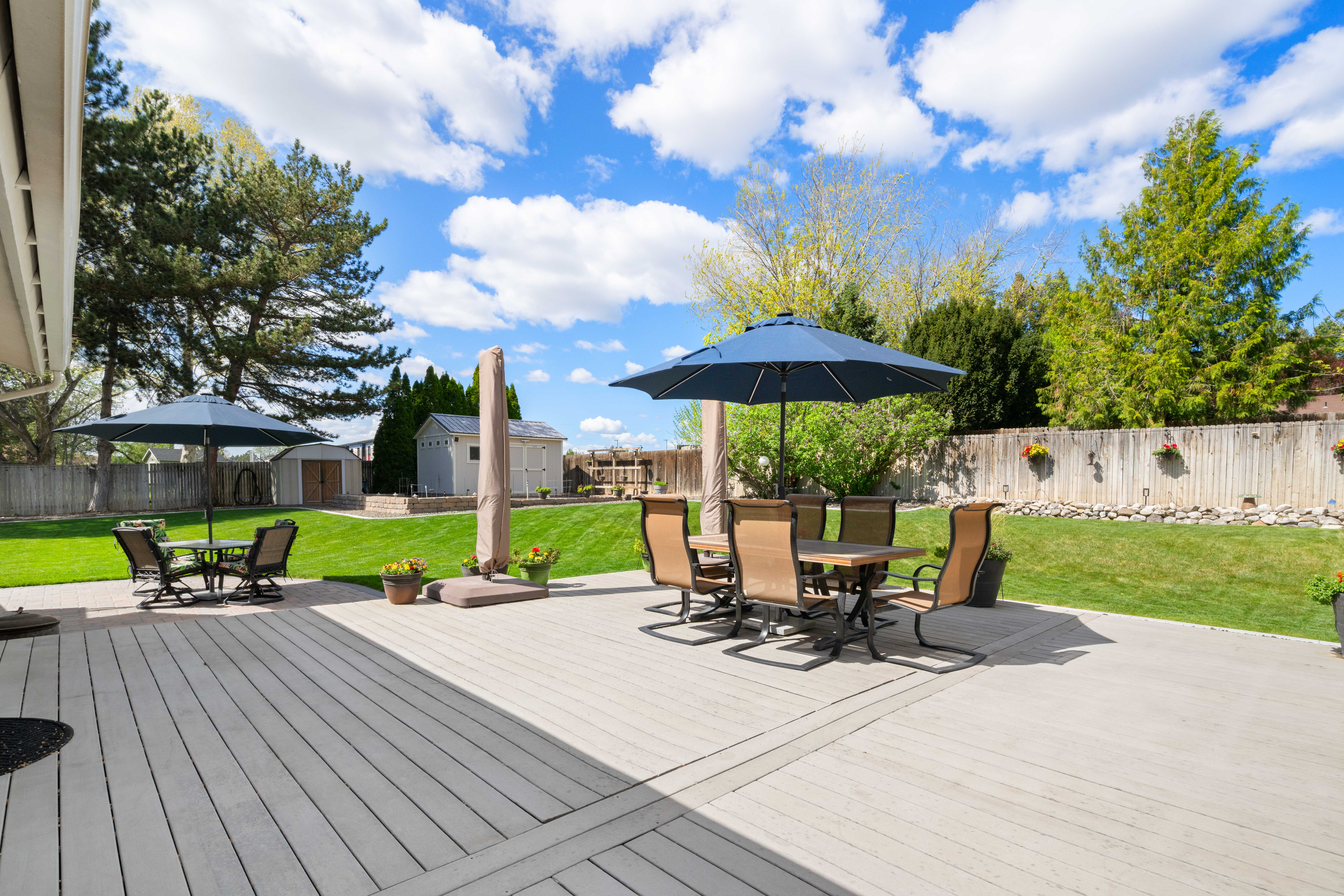  ROOM FOR SHOP/ POOL. IMMACULATELY CARED FOR HOME - 物件實景