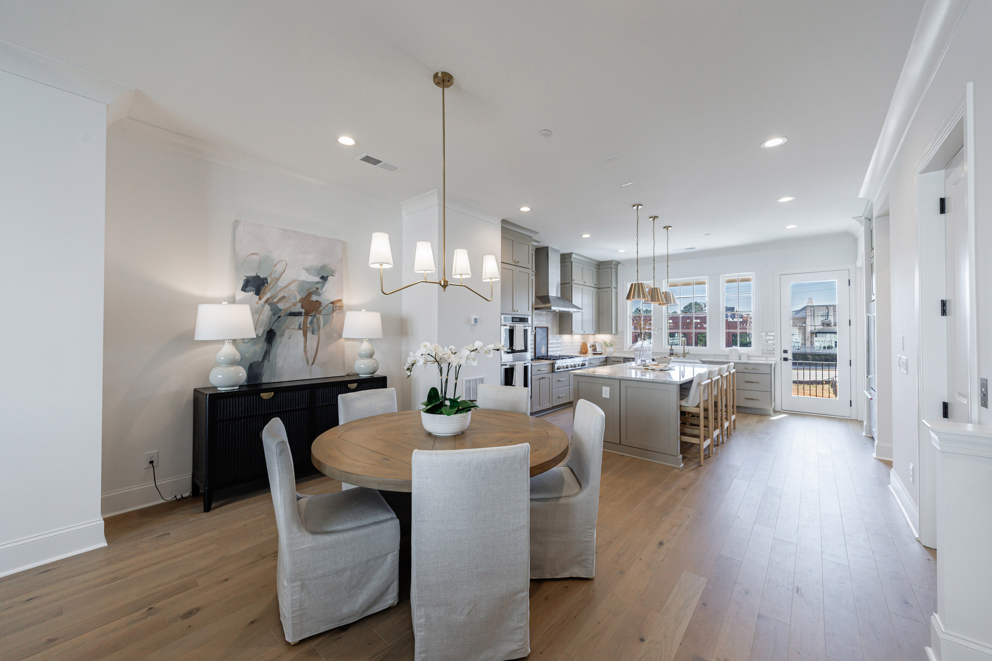  Lifestyle Extends Far Beyond Your Doorstep at Mayfair on Main - 物件實景