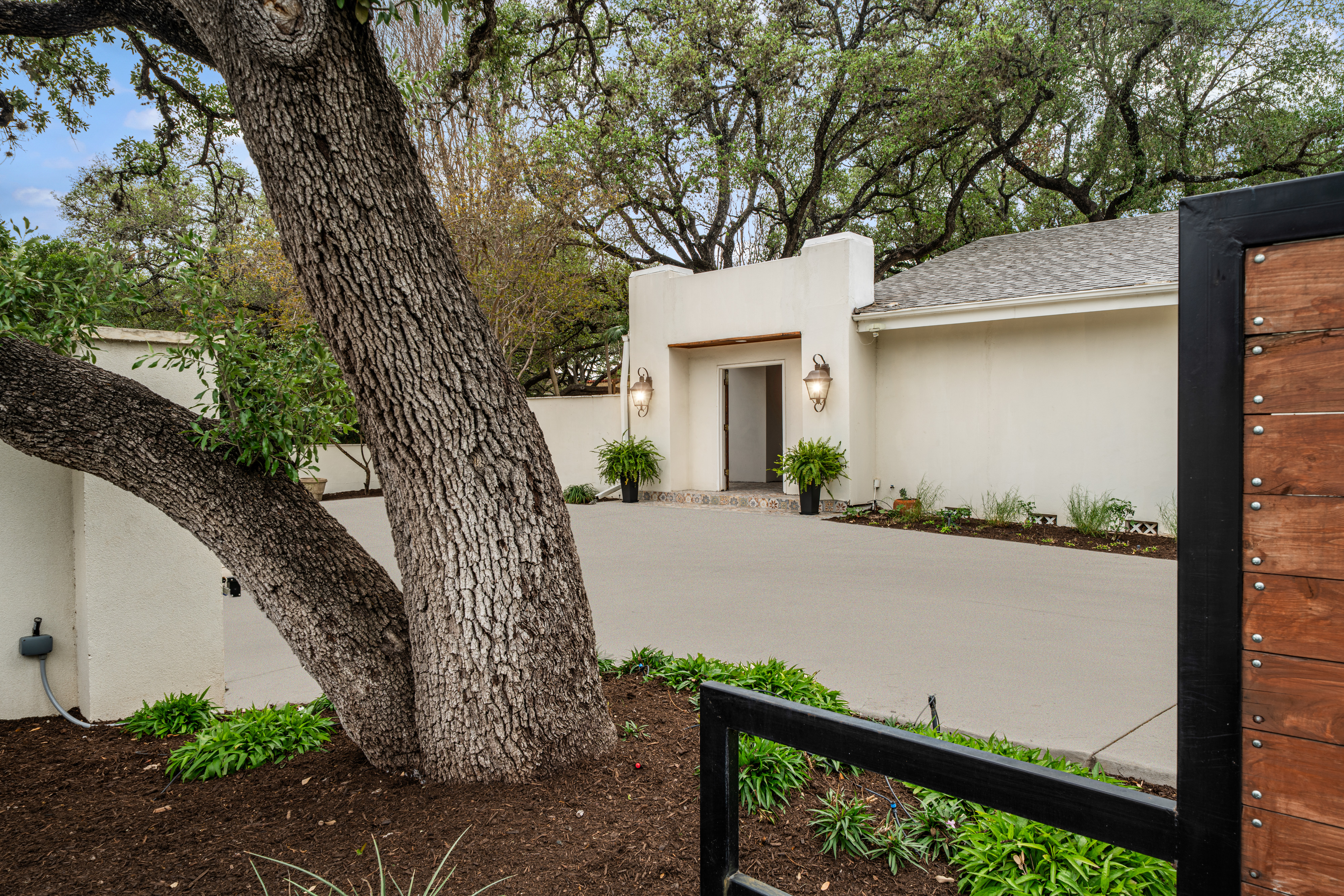  Experience Rare Privacy and Resort Style Living in Alamo Heights - 物件實景