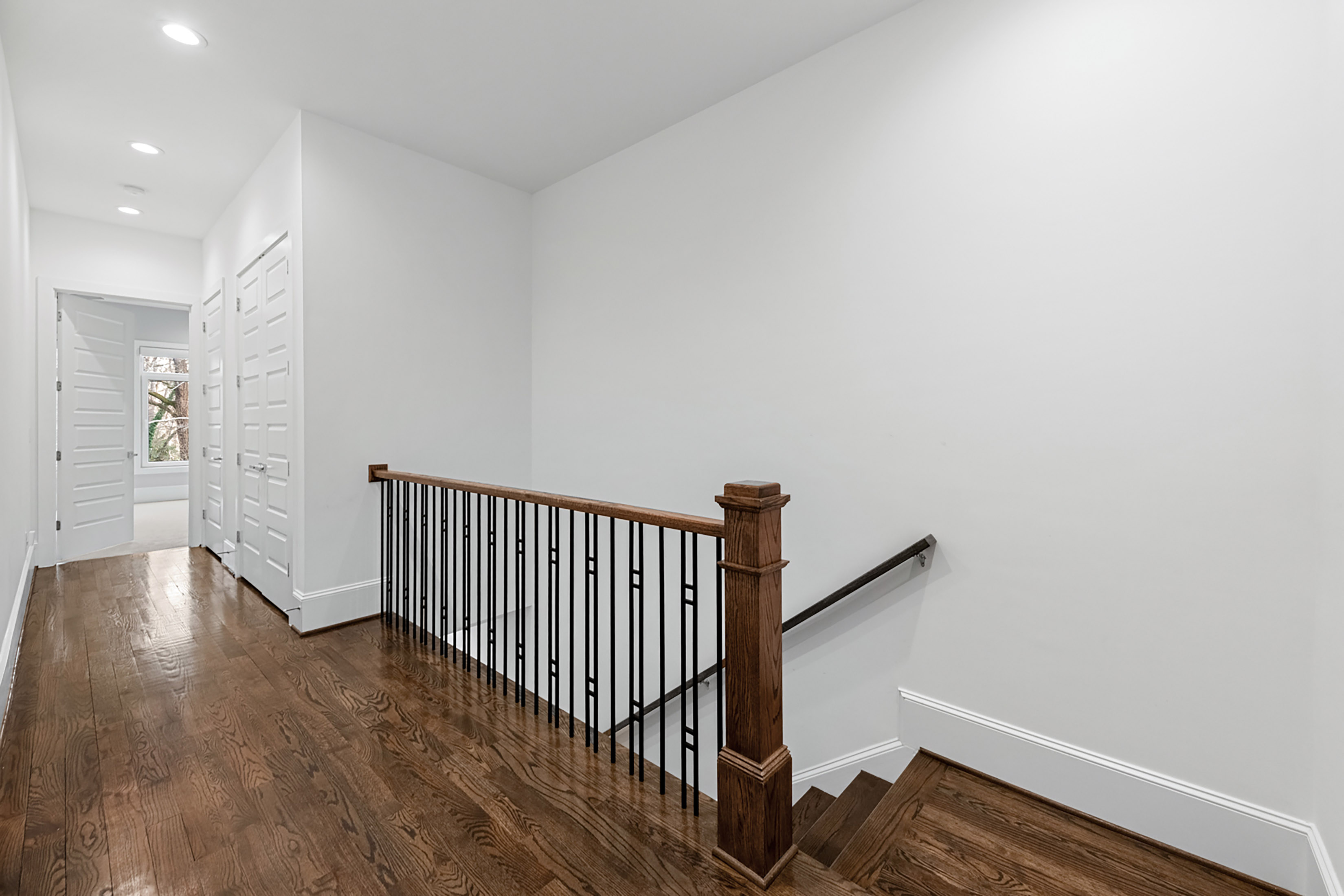  Stunning Four Level Move-in Ready Townhome - 物件實景