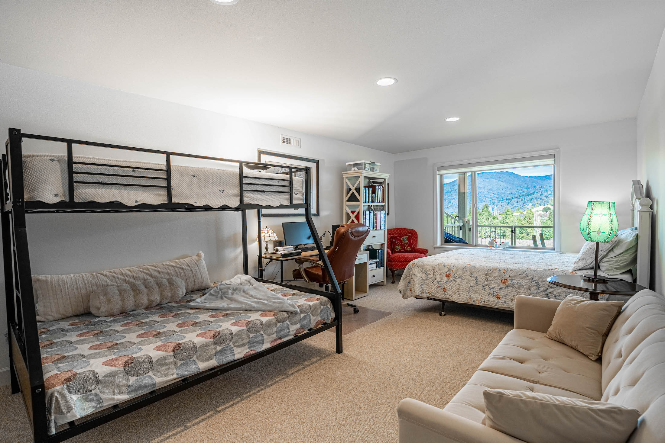  Lake Chelan View Estate with Barn & Acreage - 物件實景