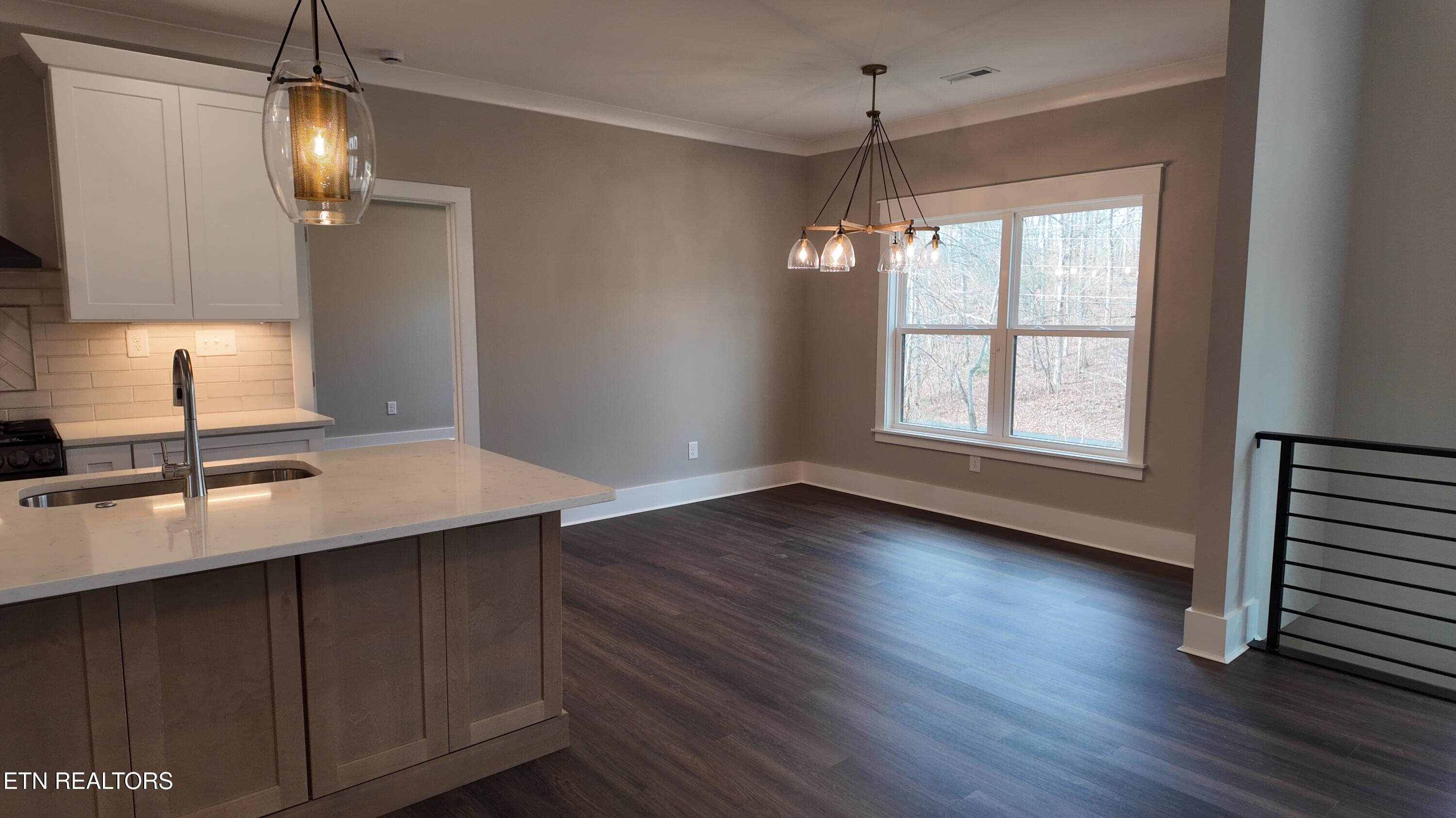 Loudon, Tennessee, 37774, United States, 4 Bedrooms Bedrooms, ,3 BathroomsBathrooms,Residential,For Sale,1981899