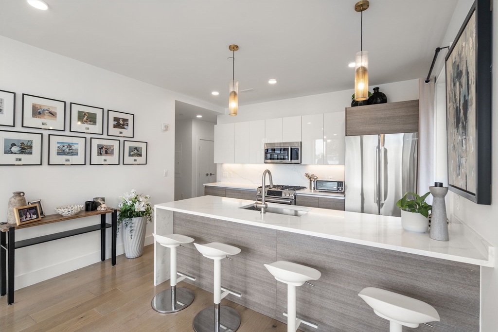 Boston, Massachusetts, 02134, United States, 2 Bedrooms Bedrooms, ,2 BathroomsBathrooms,Residential,For Sale,1941762