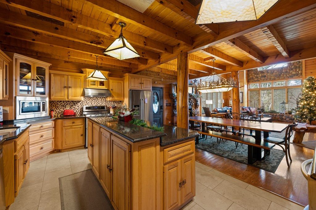 Sevierville, Tennessee, 37862, United States, 2 Bedrooms Bedrooms, ,4 BathroomsBathrooms,Residential,For Sale,1914070
