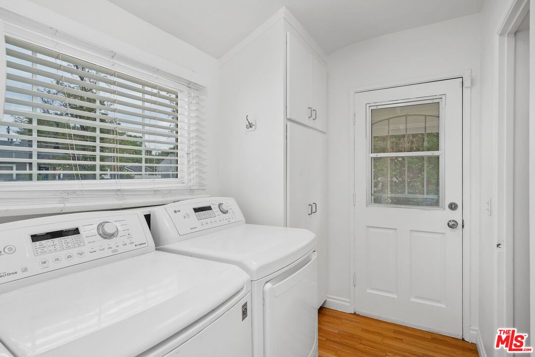 Lake Balboa, California, 91406, United States, 3 Bedrooms Bedrooms, ,1 BathroomBathrooms,Residential,For Sale,1992141