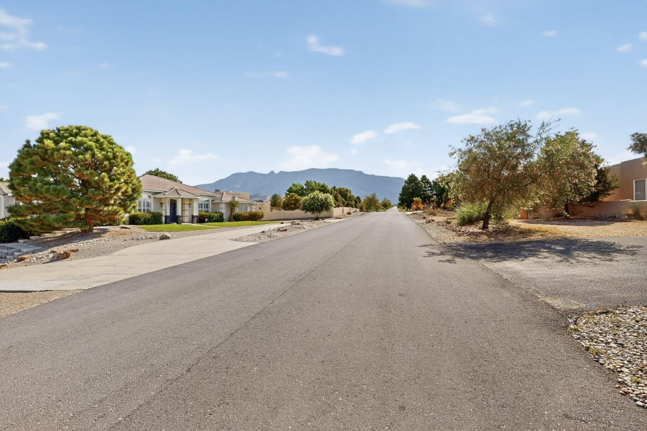 Albuquerque, New Mexico, 87122, United States, 5 Bedrooms Bedrooms, ,5 BathroomsBathrooms,Residential,For Sale,1933221
