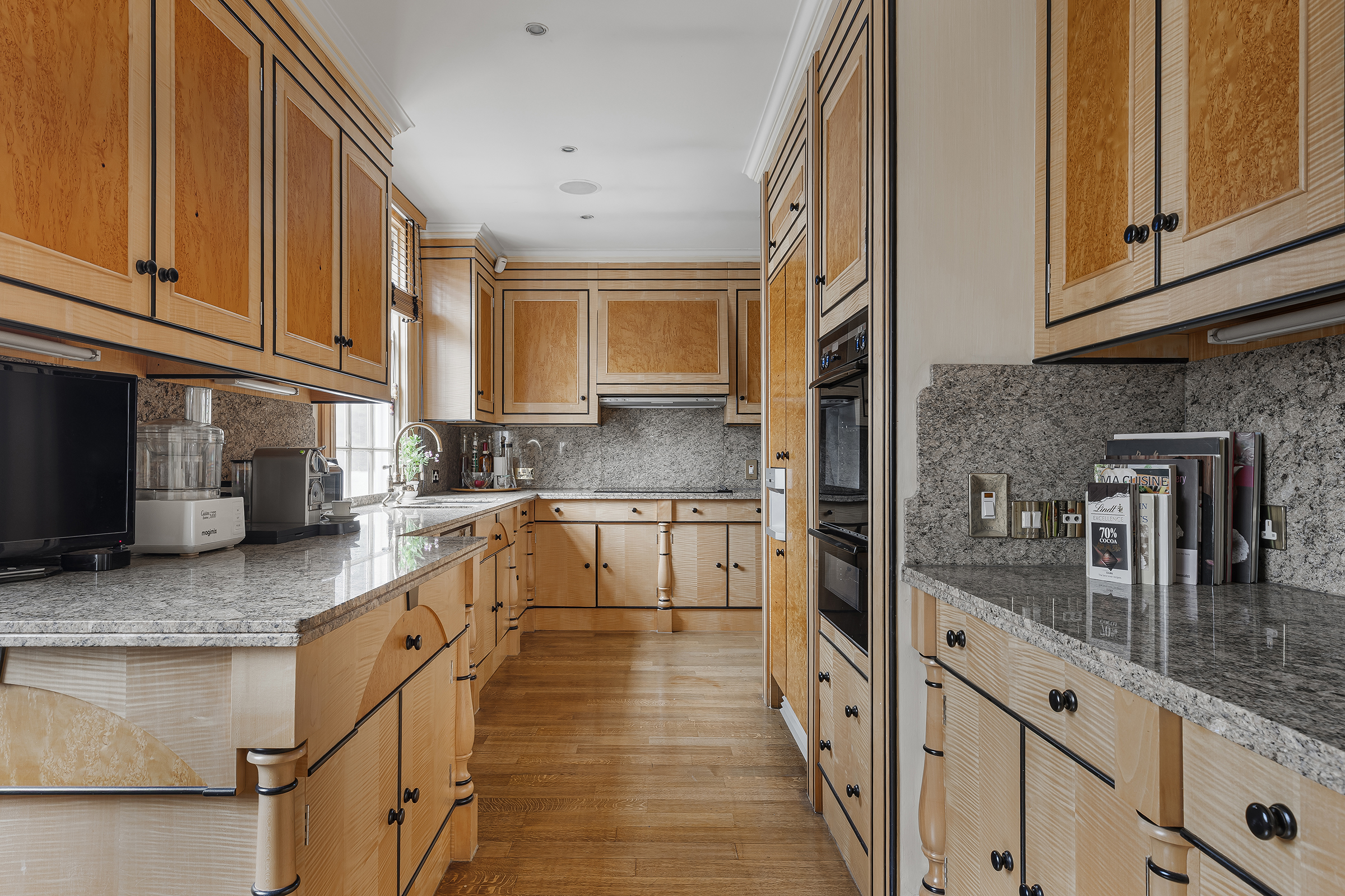  A Grand Lateral Penthouse with Direct Lift Access on Chesham Place - 物件實景