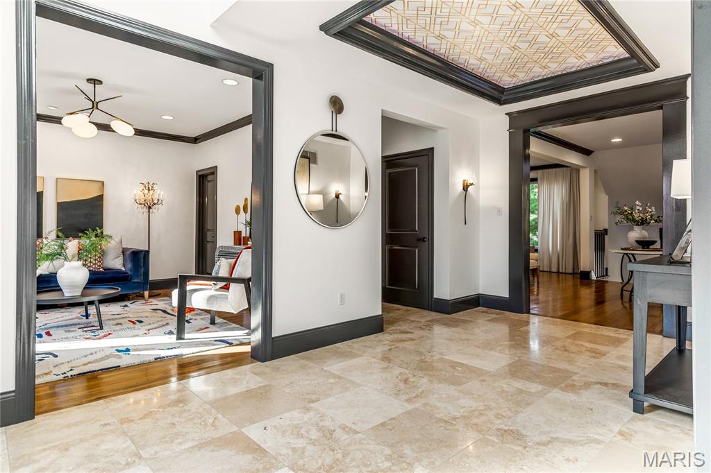 University City, Missouri, 63105, United States, 4 Bedrooms Bedrooms, ,5 BathroomsBathrooms,Residential,For Sale,1989585