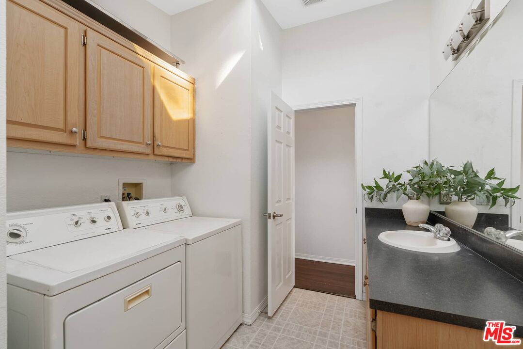 Calabasas, California, 91302, United States, 3 Bedrooms Bedrooms, ,2 BathroomsBathrooms,Residential,For Sale,2002954