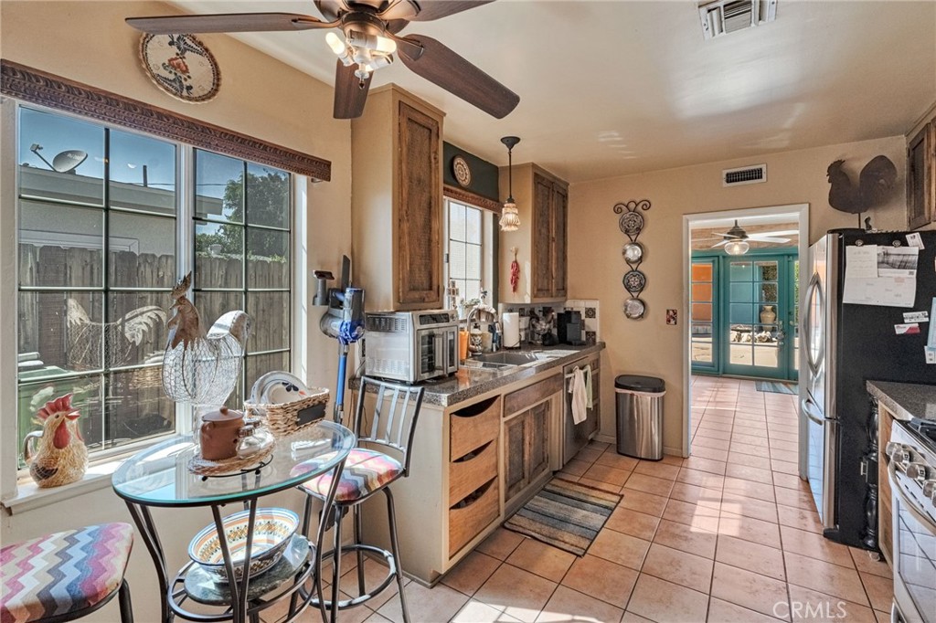 Van Nuys, California, 91406, United States, 4 Bedrooms Bedrooms, ,1 BathroomBathrooms,Residential,For Sale,1982860