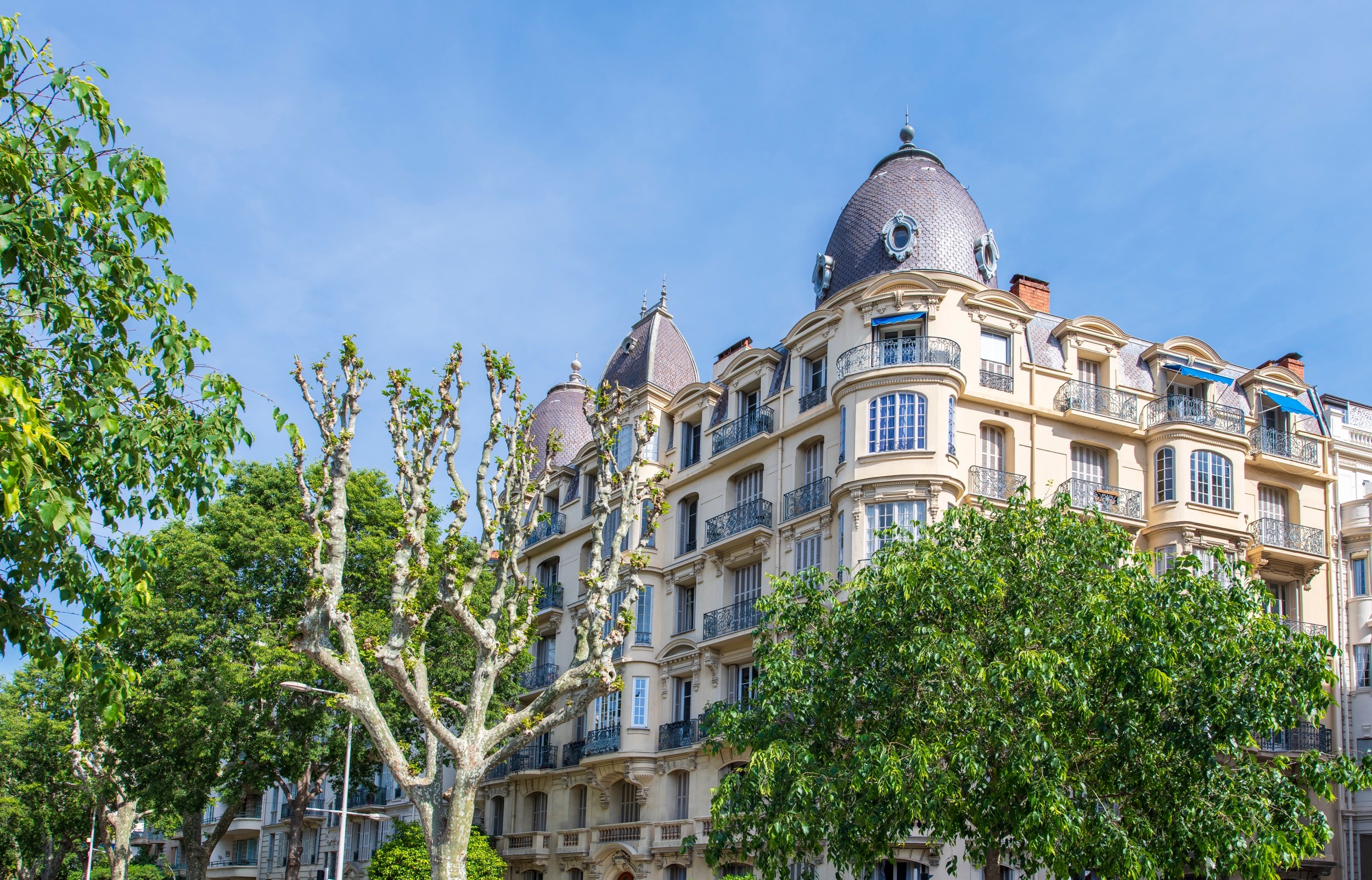  Nice Victor Hugo renovated 2 bedroom apartment 112 sqm with bow windows and par… - 物件實景