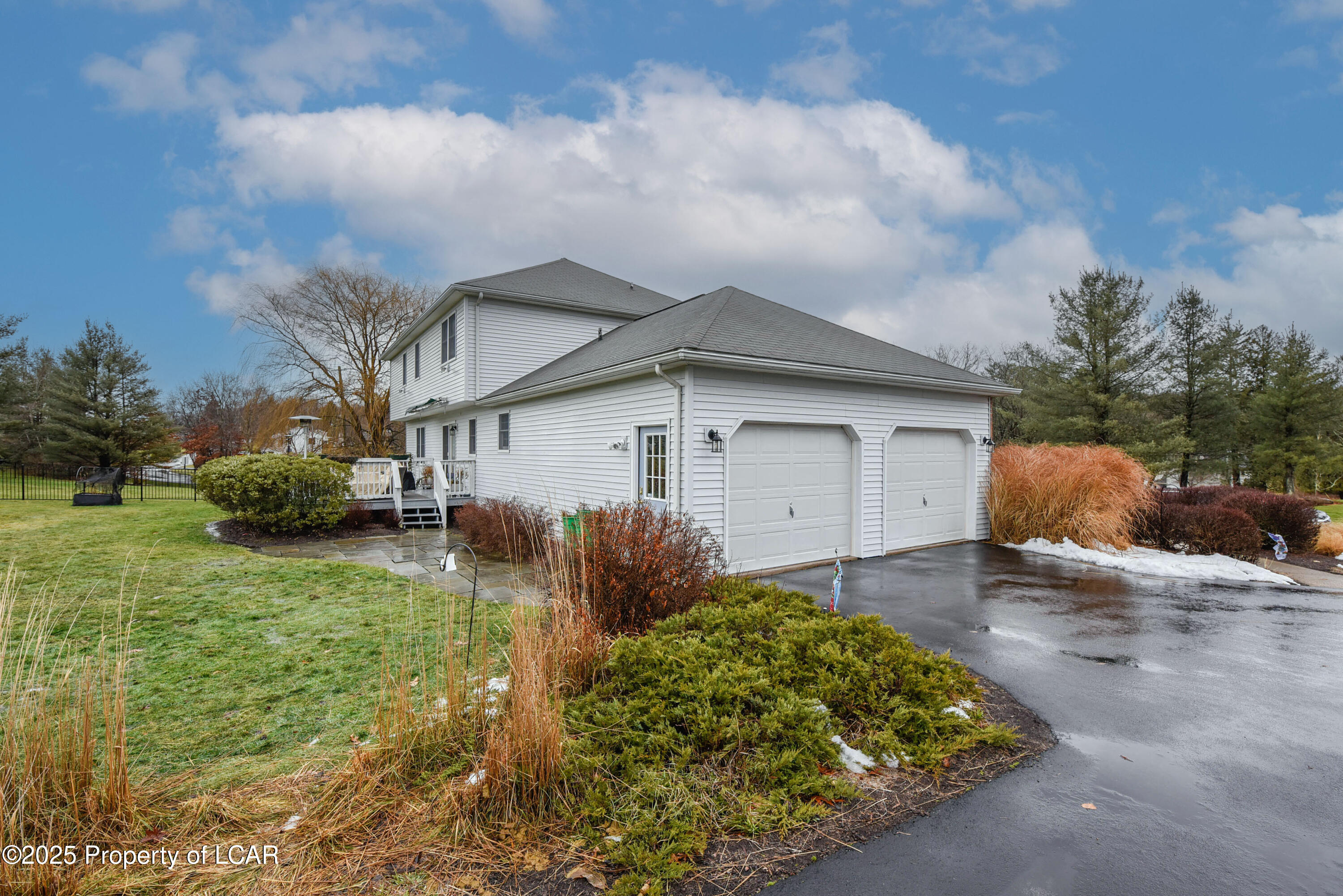 Dallas, Pennsylvania, 18612, United States, 4 Bedrooms Bedrooms, ,3 BathroomsBathrooms,Residential,For Sale,2005553