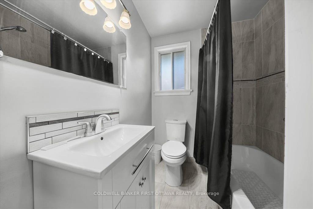 Ottawa, Ontario, K2A 1N7, CA, 3 Bedrooms Bedrooms, ,2 BathroomsBathrooms,Residential,For Sale,1924987