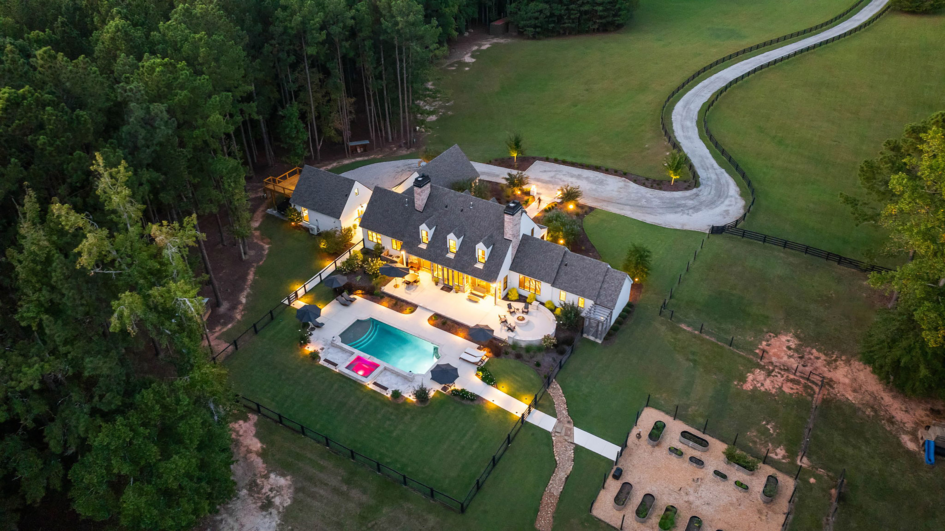  Live a Life of Balance, Privacy and Distinction on 22 ± Acres - 物件實景