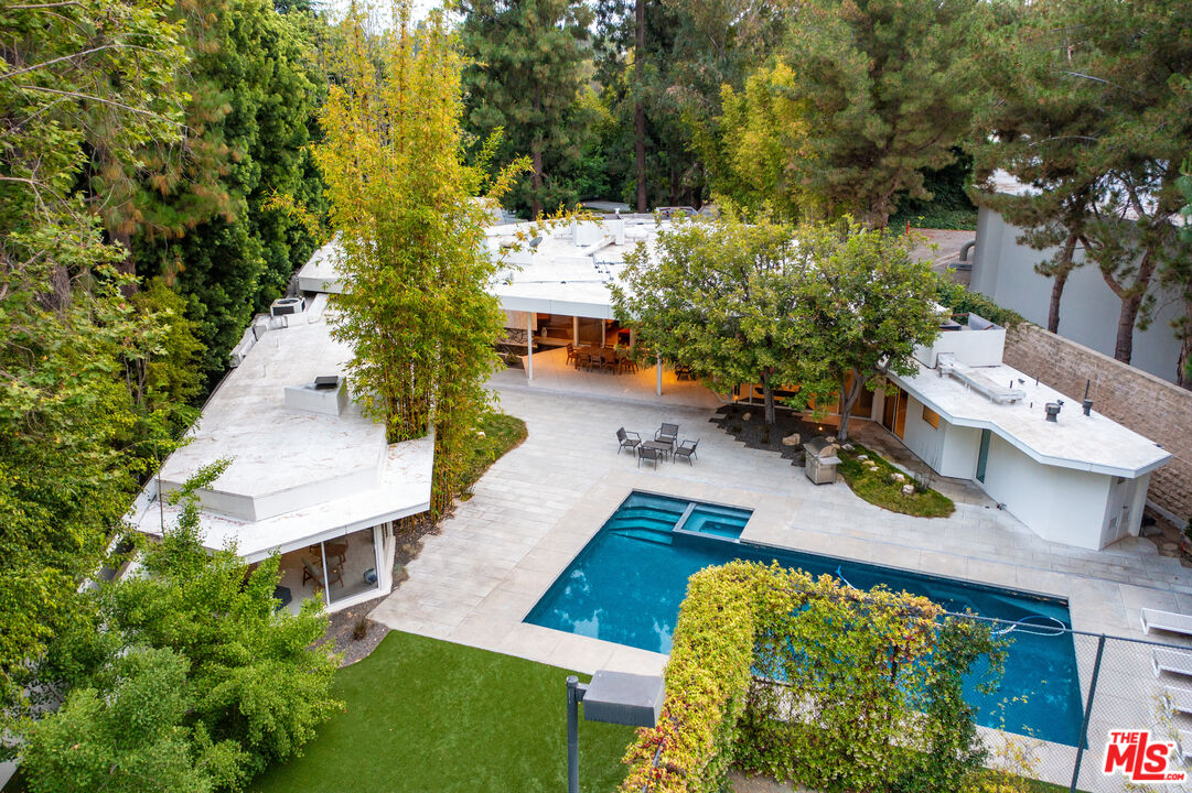 Beverly Hills, California, 90210, United States, 7 Bedrooms Bedrooms, ,2 BathroomsBathrooms,Residential,For Sale,1896171