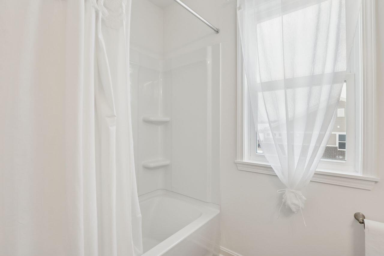 Covington, Kentucky, 41017, United States, 3 Bedrooms Bedrooms, ,3 BathroomsBathrooms,Residential,For Sale,2002248