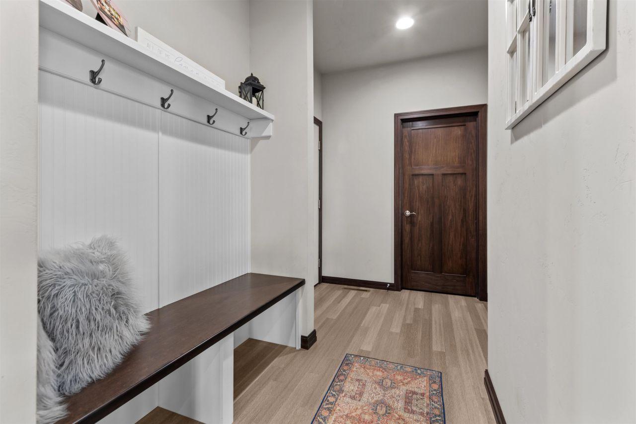 NEENAH, Wisconsin, 54956, United States, 3 Bedrooms Bedrooms, ,2 BathroomsBathrooms,Residential,For Sale,1818081