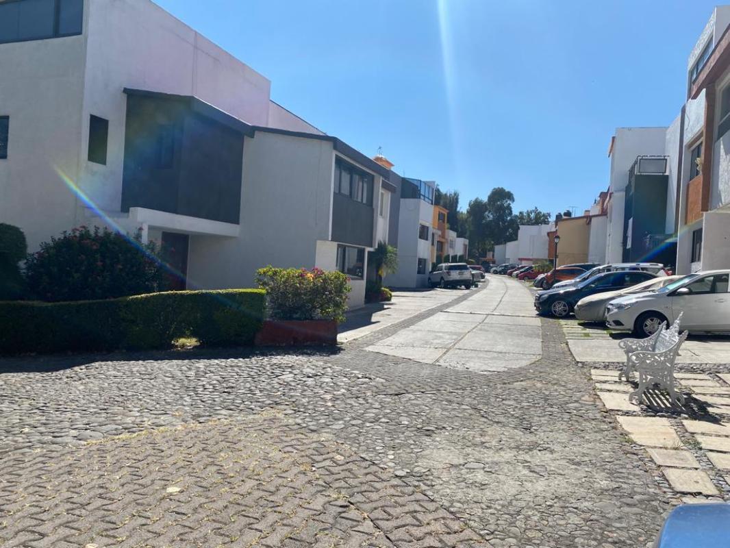 Lomas de San Mateo, Naucalpan de Juárez, Estado de México, 53227, Mexico, 4 Bedrooms Bedrooms, ,4 BathroomsBathrooms,Residential,For Sale,Lomas de San Mateo,1442481