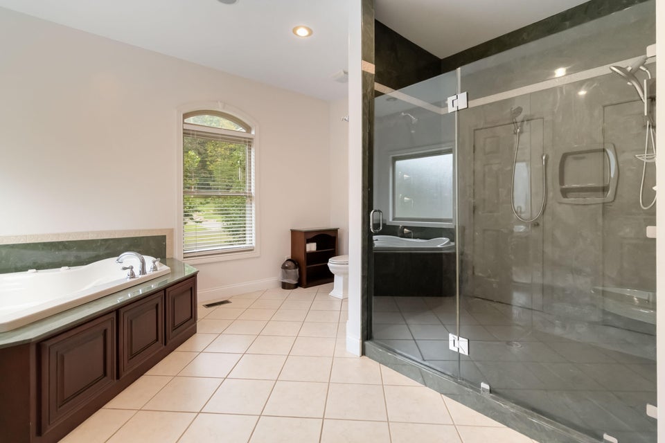 Burnside, Kentucky, 42519, United States, 5 Bedrooms Bedrooms, ,4 BathroomsBathrooms,Residential,For Sale,1978974