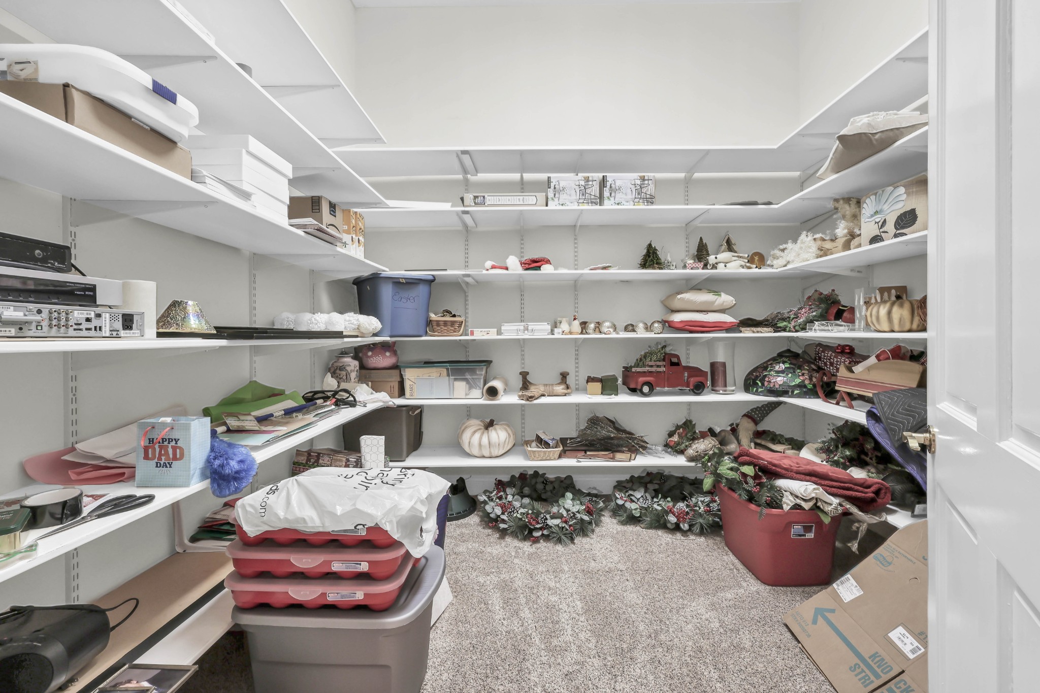 Clarksville, Tennessee, 37043, United States, 4 Bedrooms Bedrooms, ,4 BathroomsBathrooms,Residential,For Sale,1980790