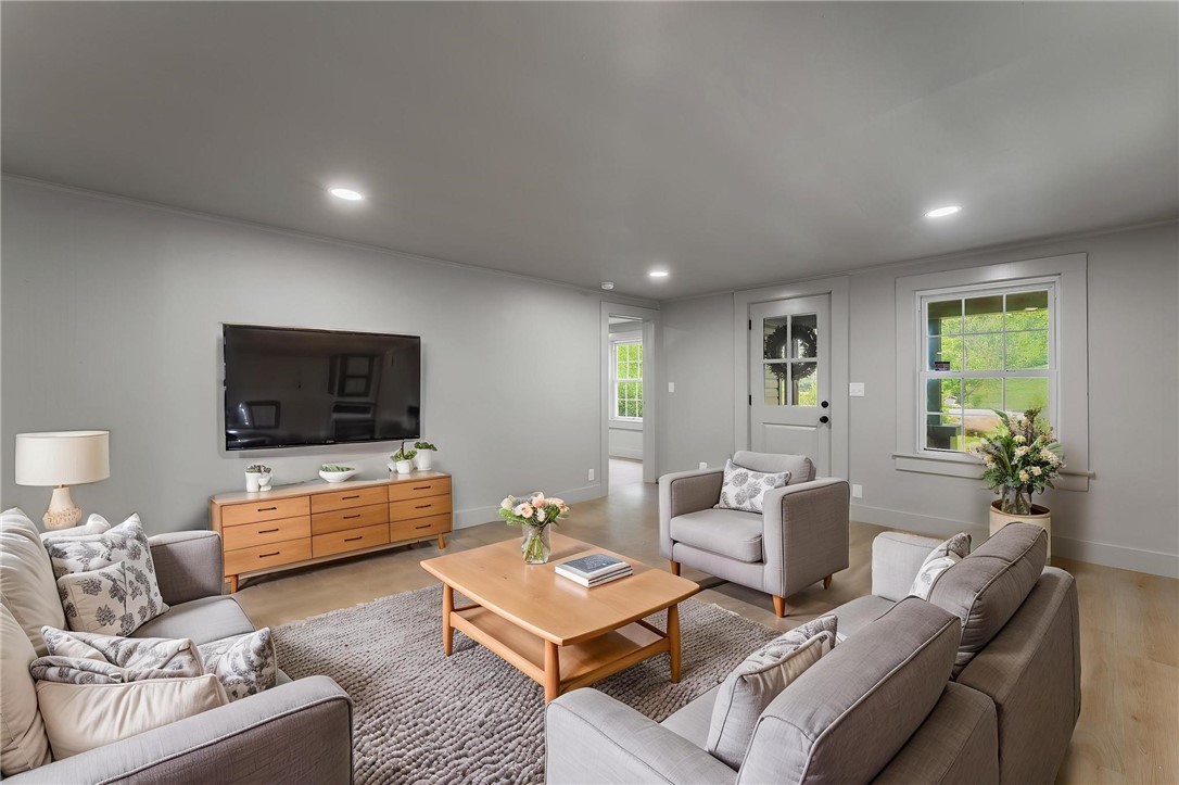 Fayetteville, Arkansas, 72704, United States, 5 Bedrooms Bedrooms, ,3 BathroomsBathrooms,Residential,For Sale,1805312