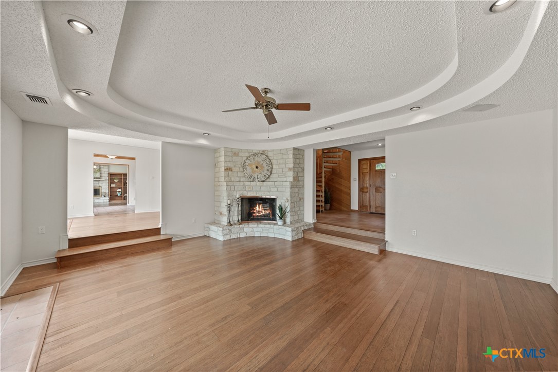 Belton, Texas, 76513, United States, 4 Bedrooms Bedrooms, ,4 BathroomsBathrooms,Residential,For Sale,1989055