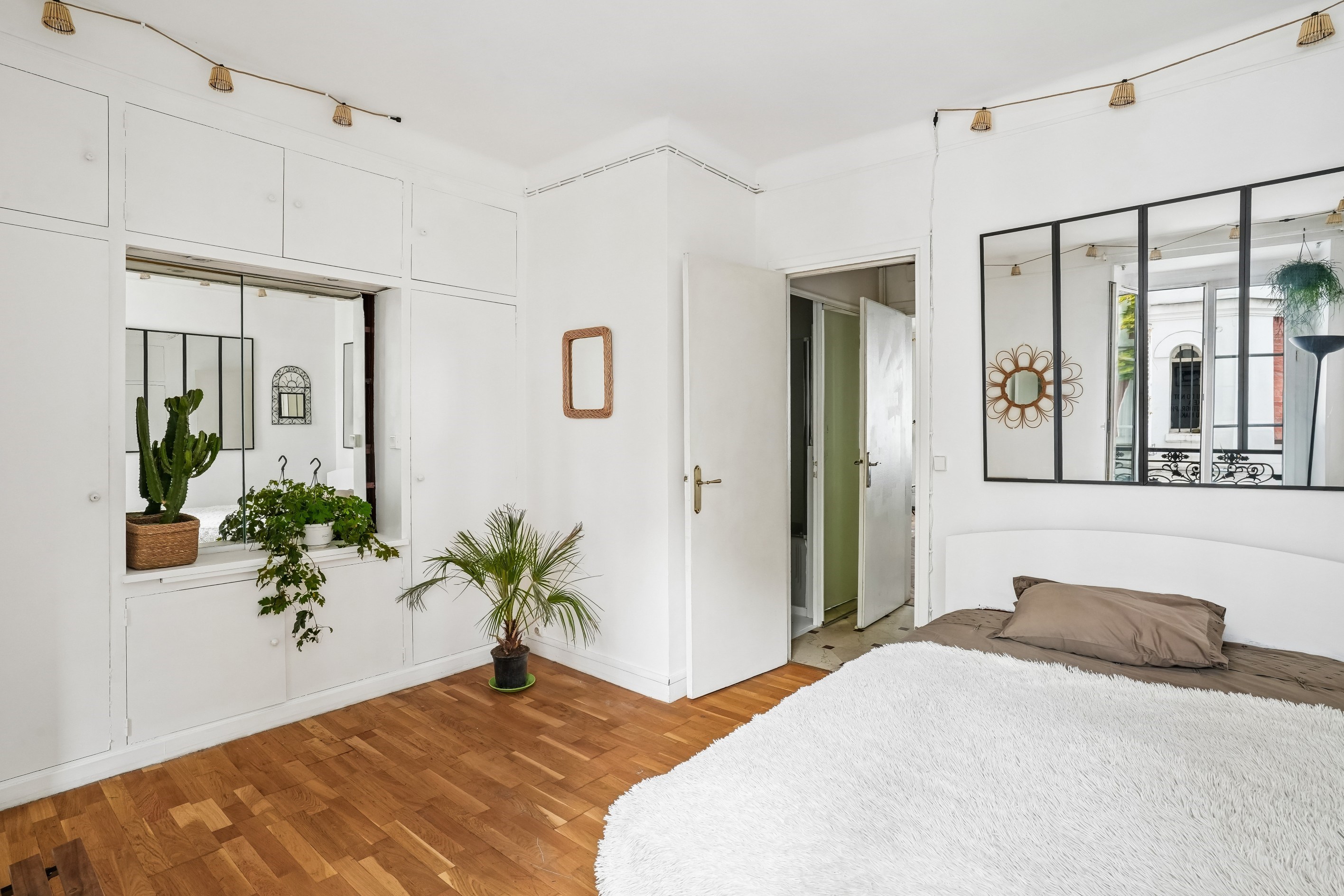  Bright, dual-aspect apartment in the heart of Paris’s 9th arrondissement - 物件實景