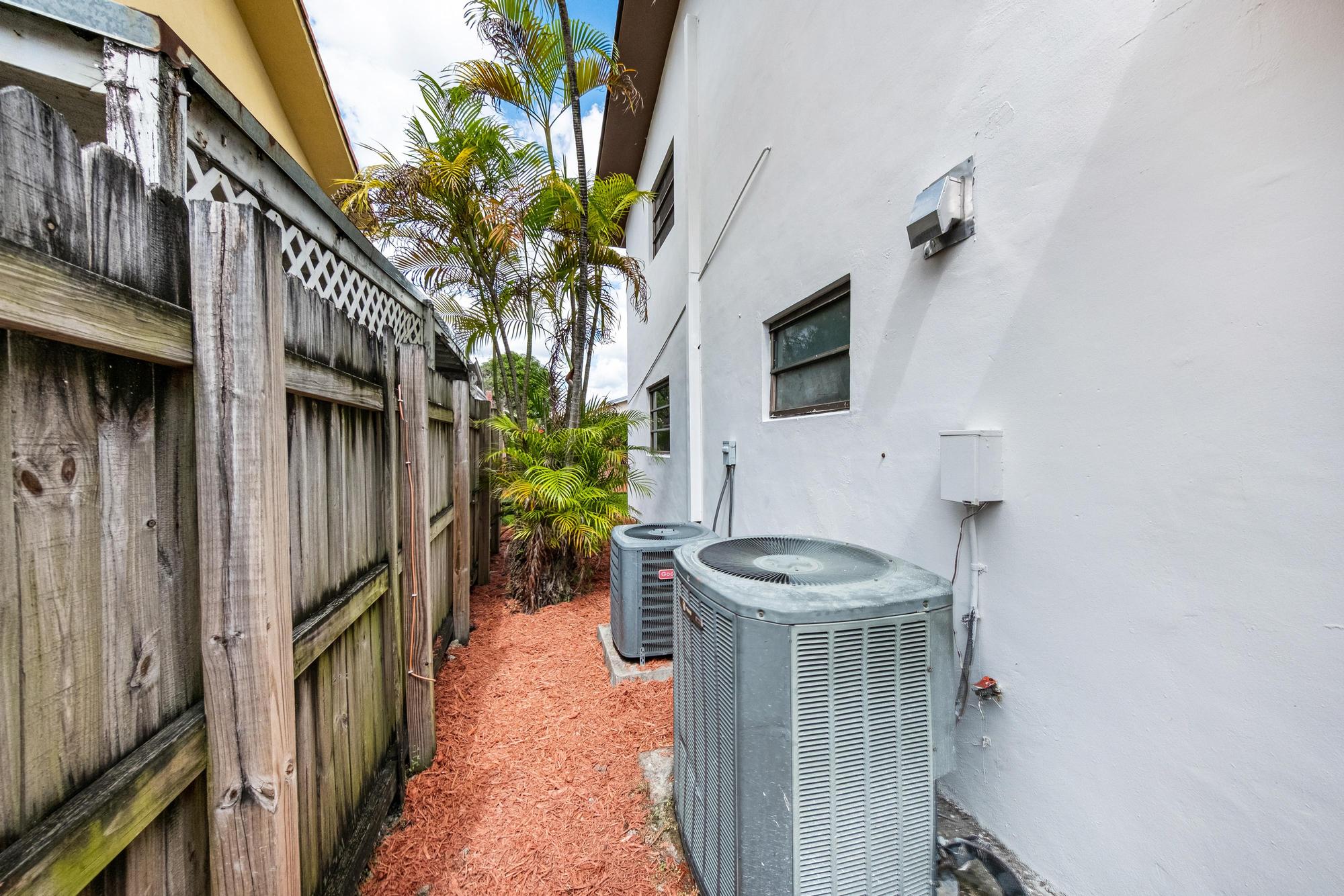 Hialeah, Florida, 33012, United States, 4 Bedrooms Bedrooms, ,3 BathroomsBathrooms,Residential,For Sale,1996510