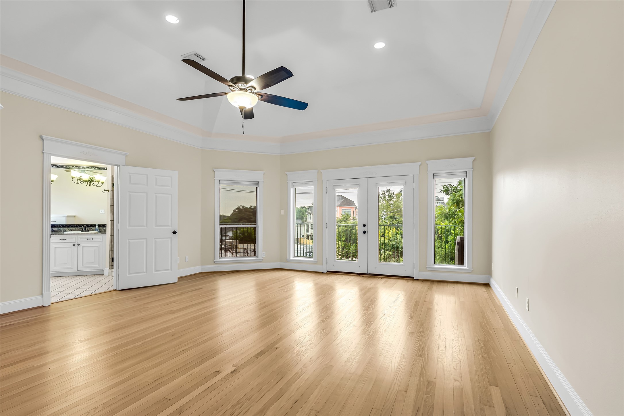  3201 White Oak Drive - 物件實景