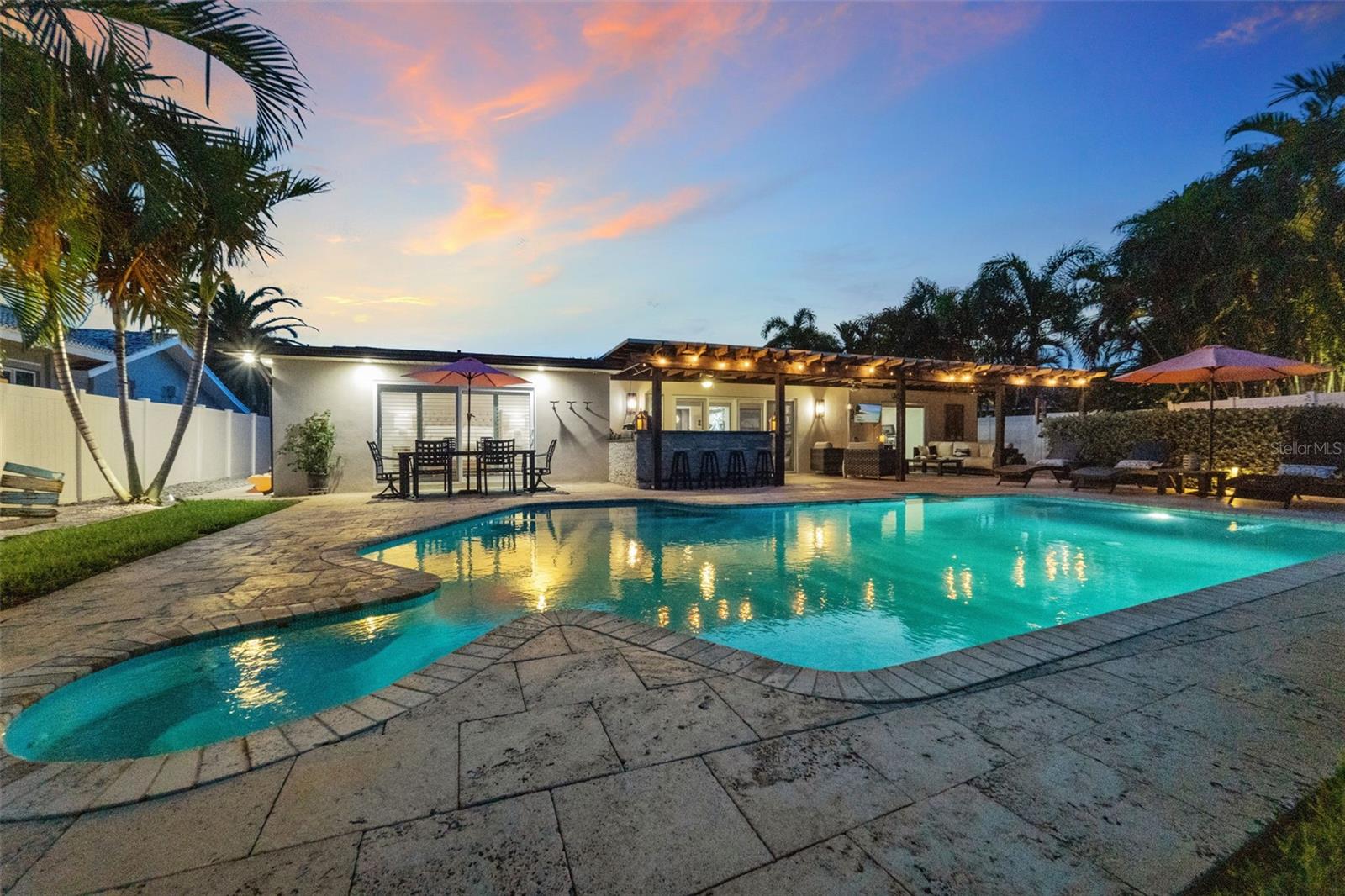 St. Petersburg, Florida, 33707, United States, 3 Bedrooms Bedrooms, ,2 BathroomsBathrooms,Residential,For Sale,1978831