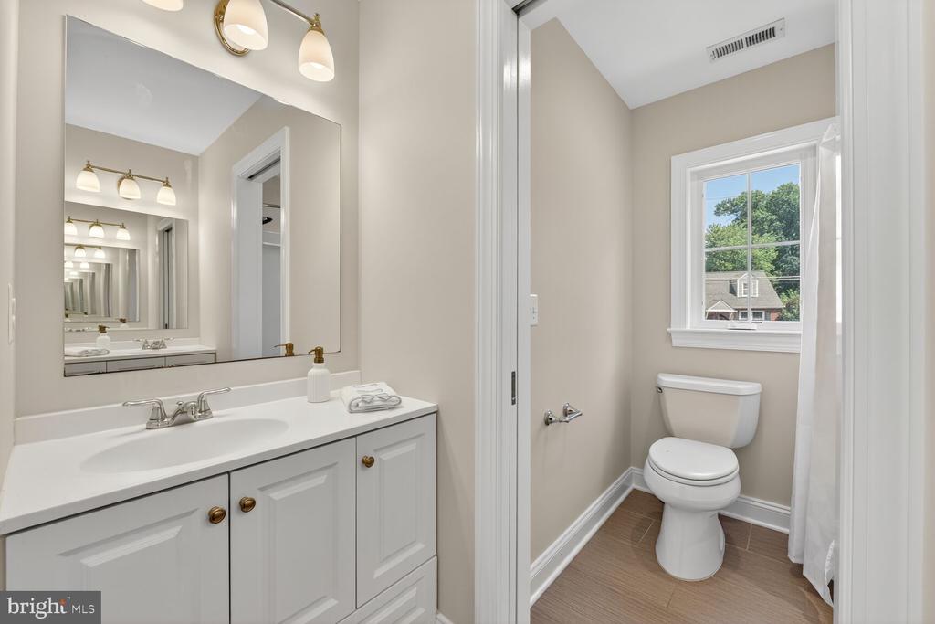 Arlington, Virginia, 22213, United States, 5 Bedrooms Bedrooms, ,5 BathroomsBathrooms,Residential,For Sale,1982488