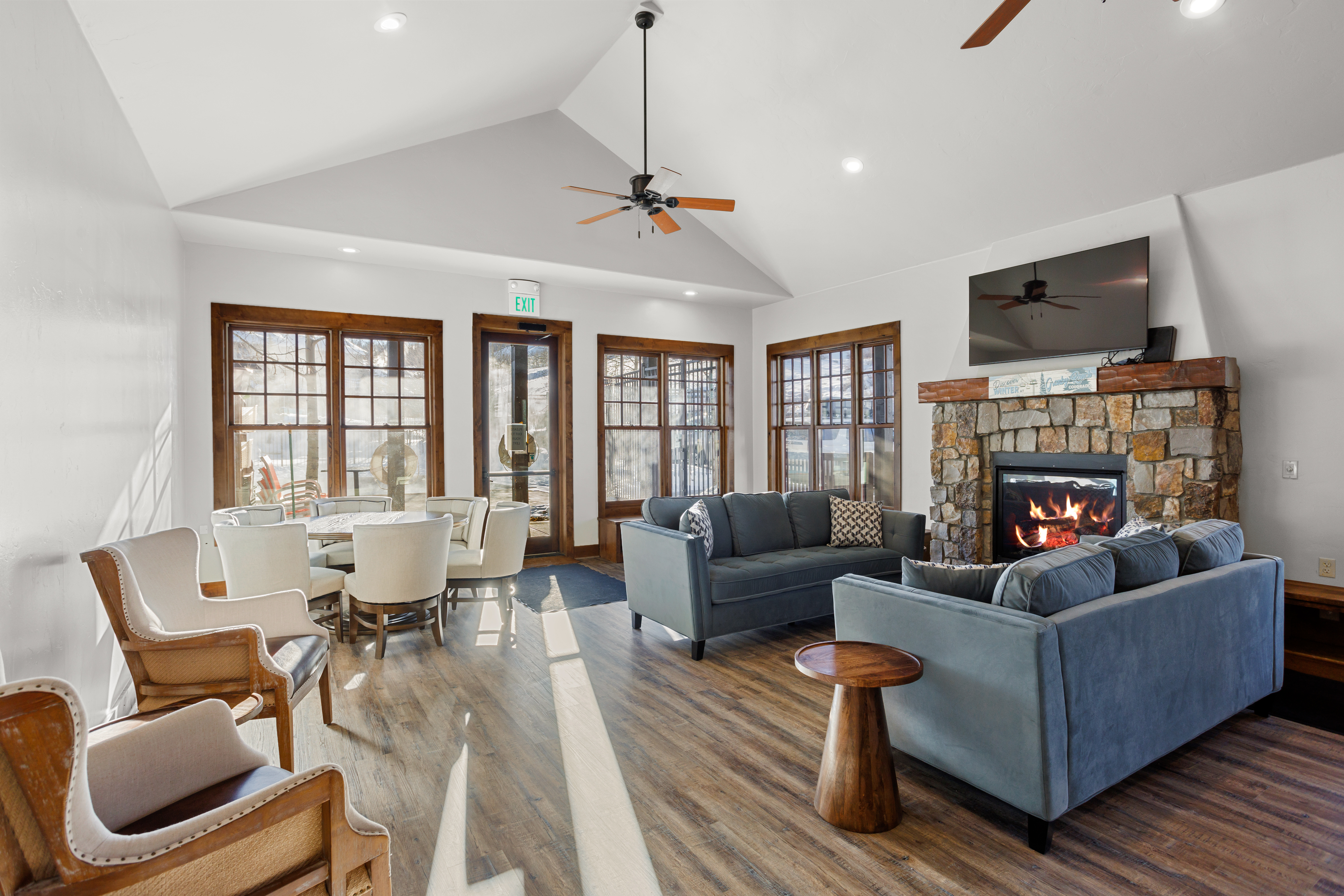  Desirable Top Floor Mountain Getaway In Aspen Meadows - 物件實景