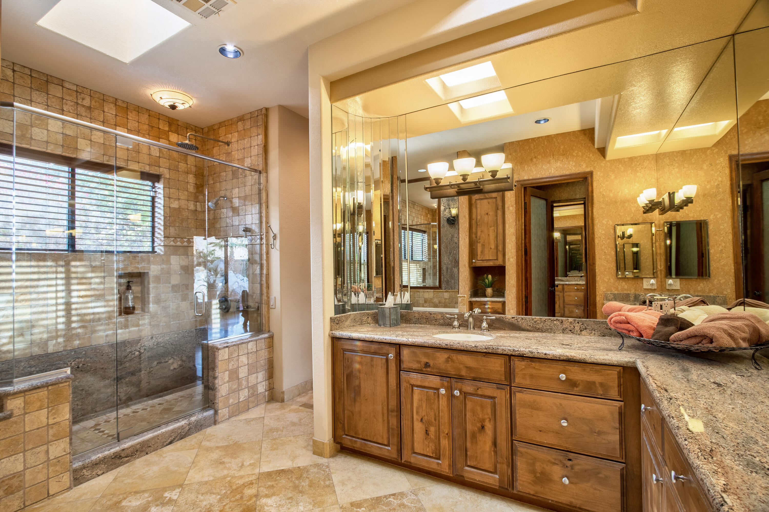 La Quinta, California, 92253, United States, 4 Bedrooms Bedrooms, ,4 BathroomsBathrooms,Residential,For Sale,1992034