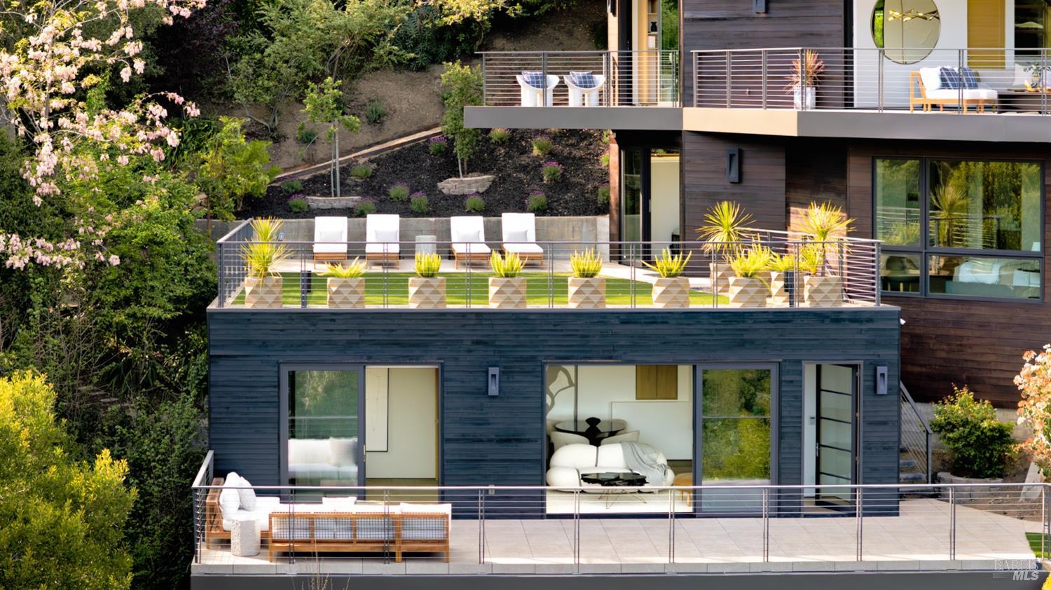 Mill Valley, California, 94941, United States, 5 Bedrooms Bedrooms, ,6 BathroomsBathrooms,Residential,For Sale,1913186