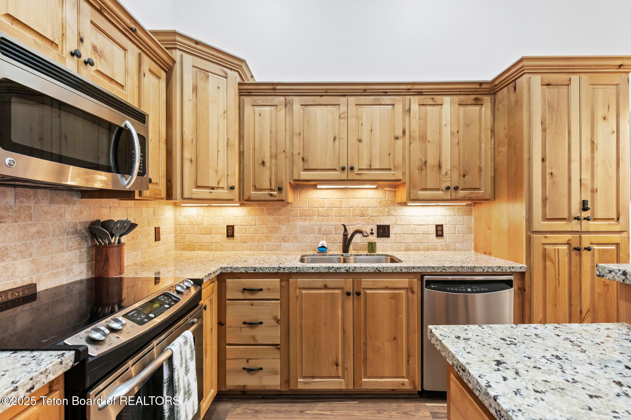 Victor, Idaho, 83455, United States, 3 Bedrooms Bedrooms, ,2 BathroomsBathrooms,Residential,For Sale,2003126