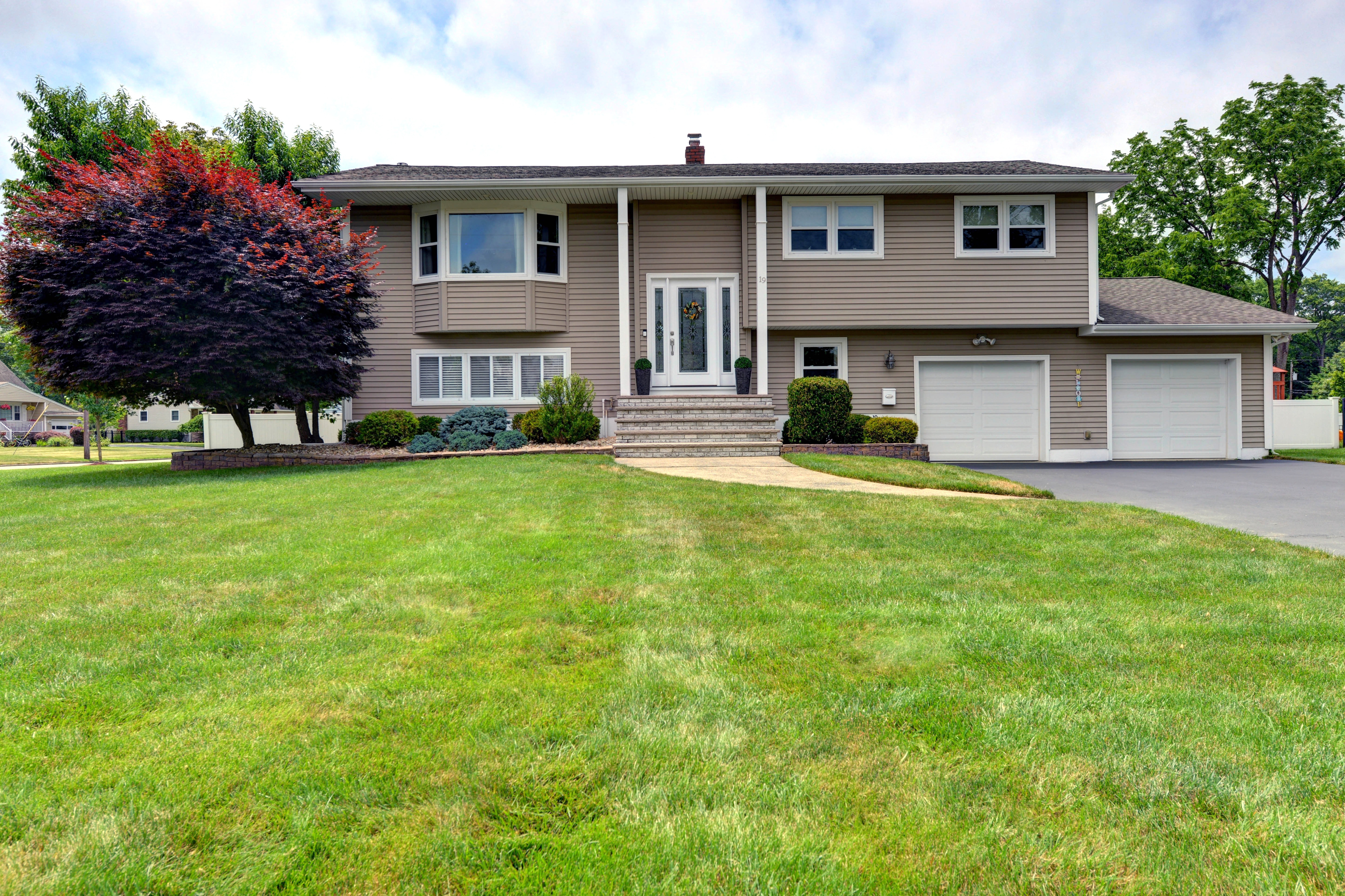 Pequannock, New Jersey, 07440, United States, 3 Bedrooms Bedrooms, ,3 BathroomsBathrooms,Residential,For Sale,1944939