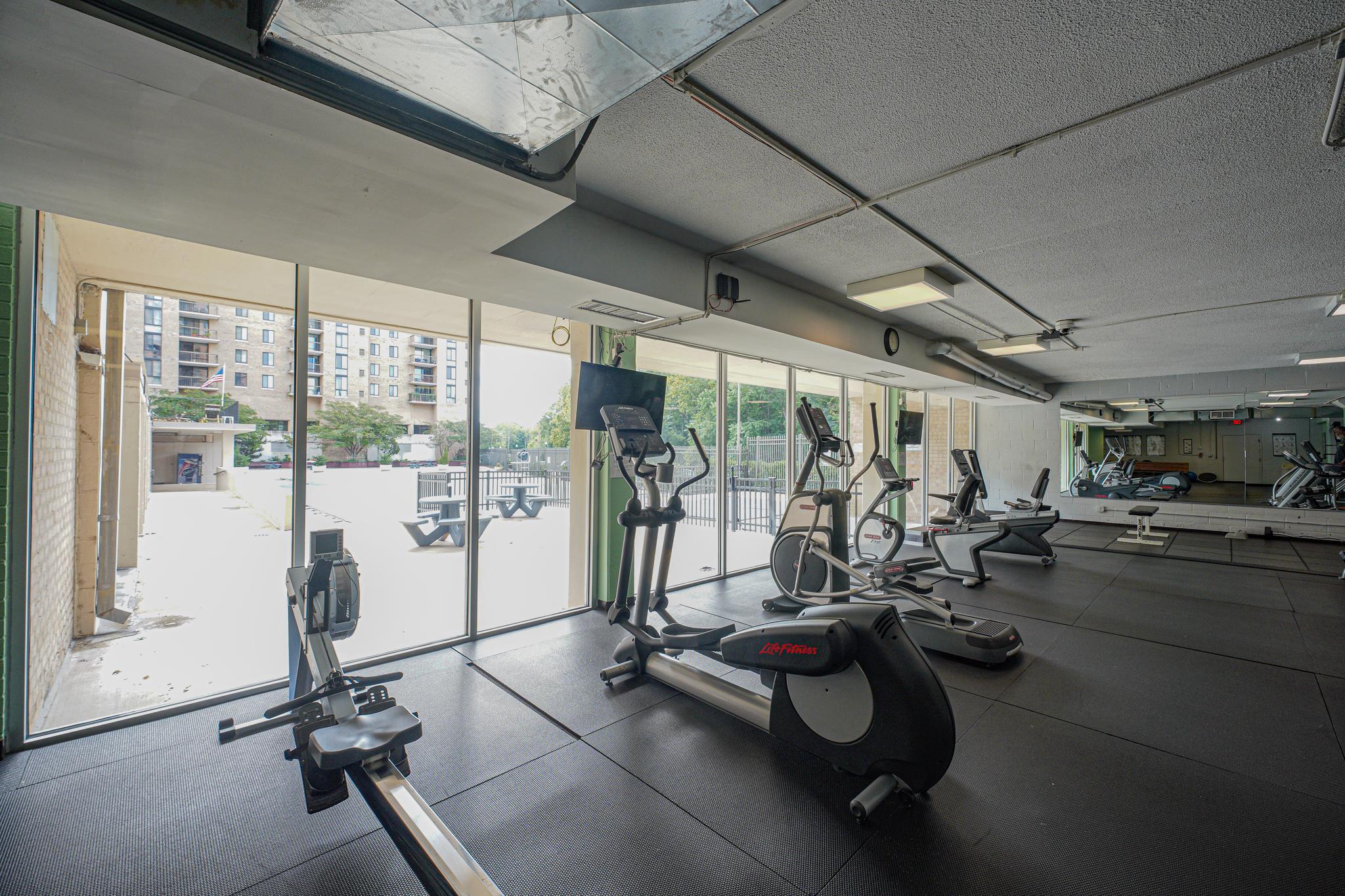  4600 S Four Mile Run Drive, Arlington, VA, 22204 - 物件實景