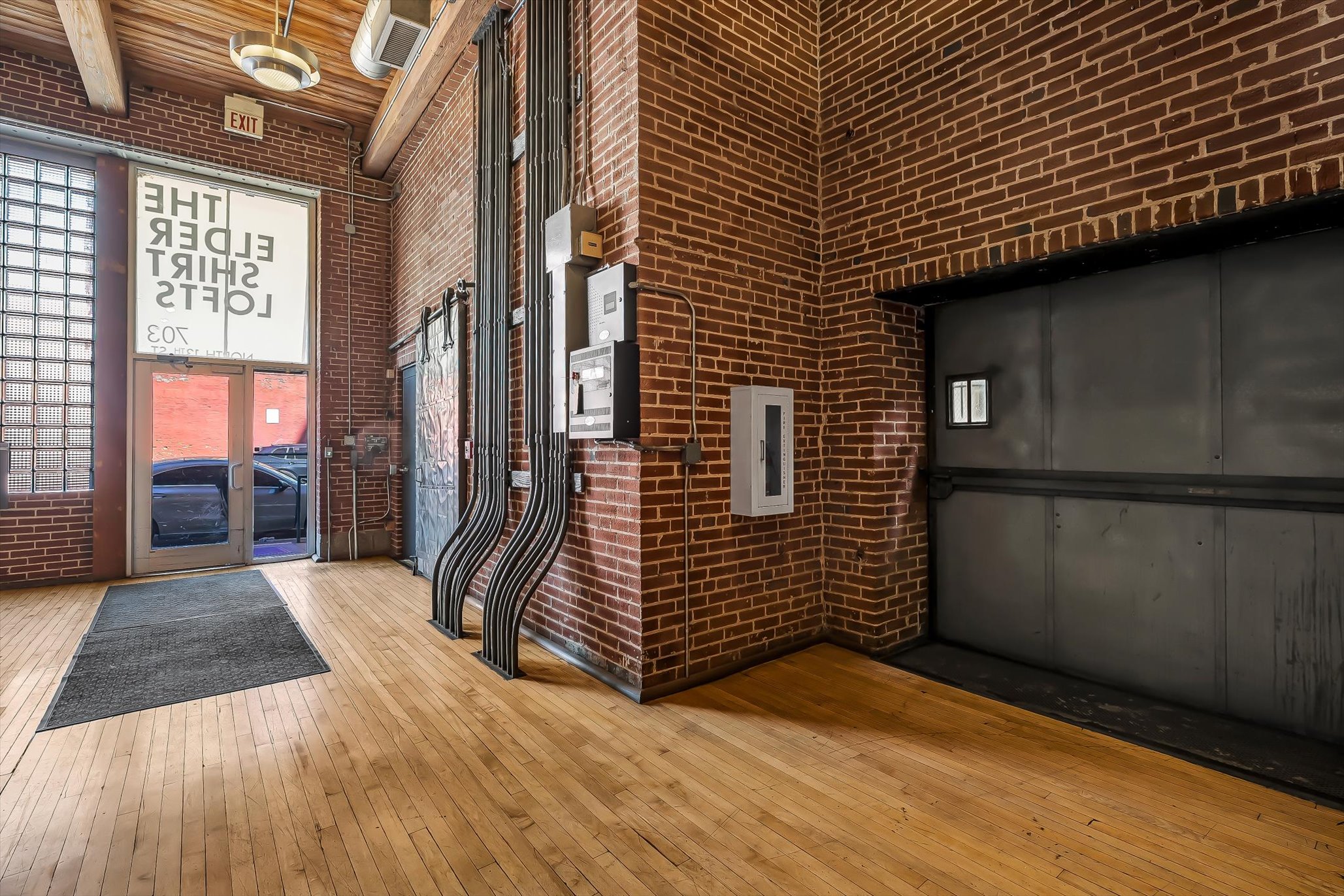  Experience Urban Elegance at Elder Shirt Lofts: A Luxurious Downtown Retreat - 物件實景