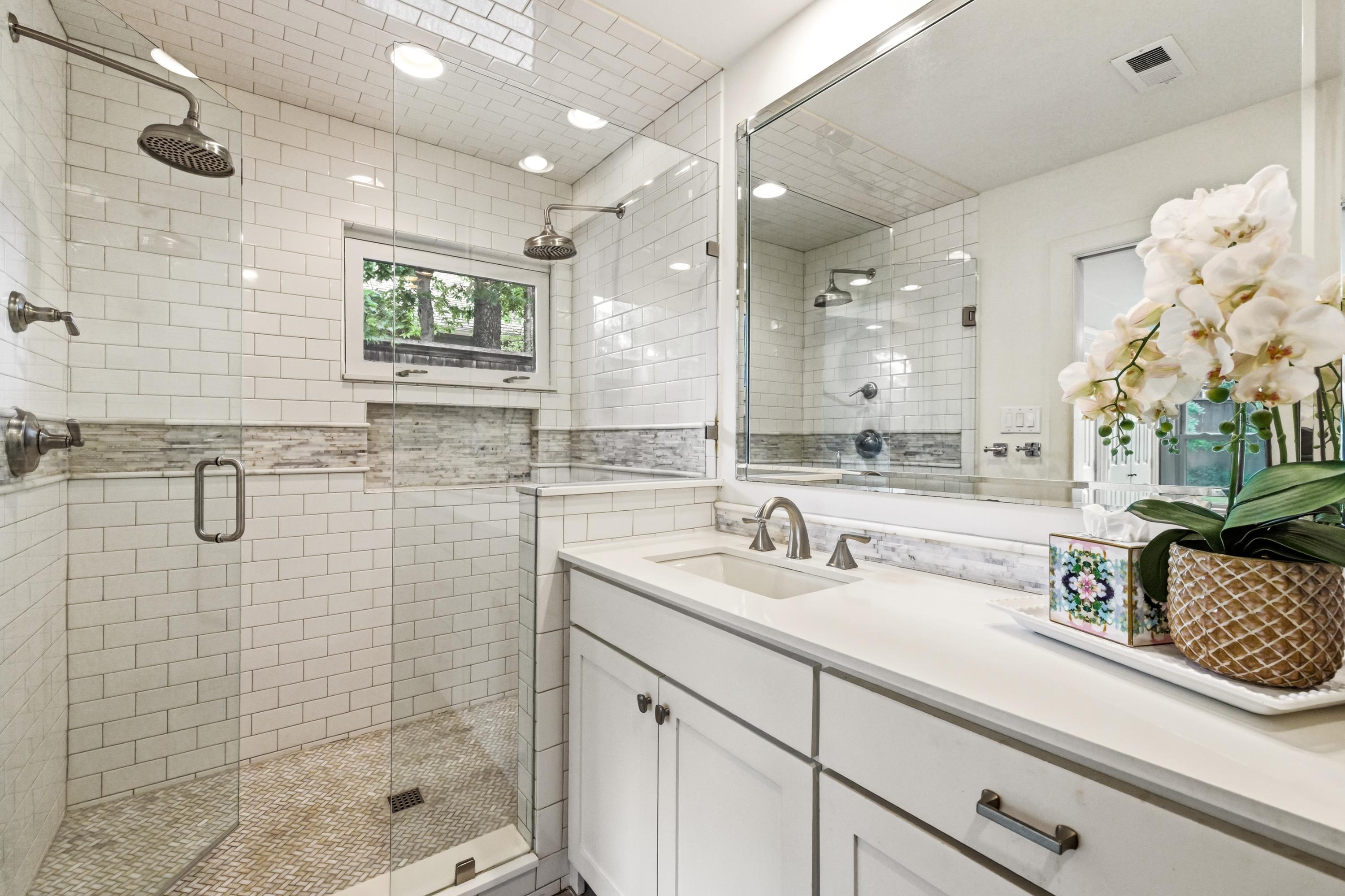  Charming Updated Tudor In Lakewood - 物件實景